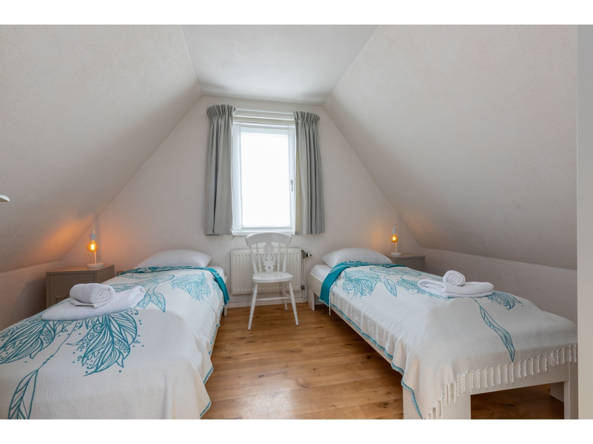Een slaapkamer van Zuidstraat 113- Zomerwoning in Westkapelle