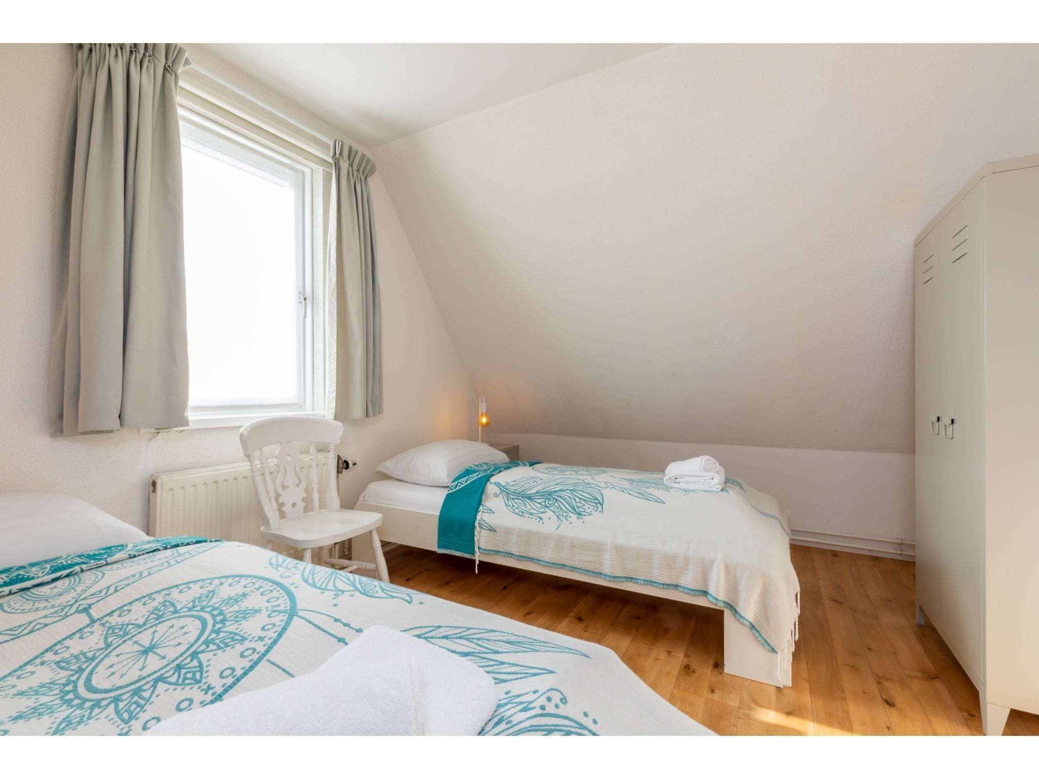 Een slaapkamer van Zuidstraat 113- Zomerwoning in Westkapelle