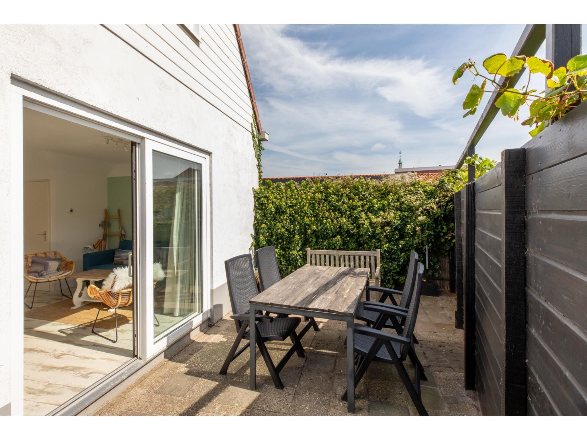 Het terras van Zuidstraat 113- Zomerwoning in Westkapelle