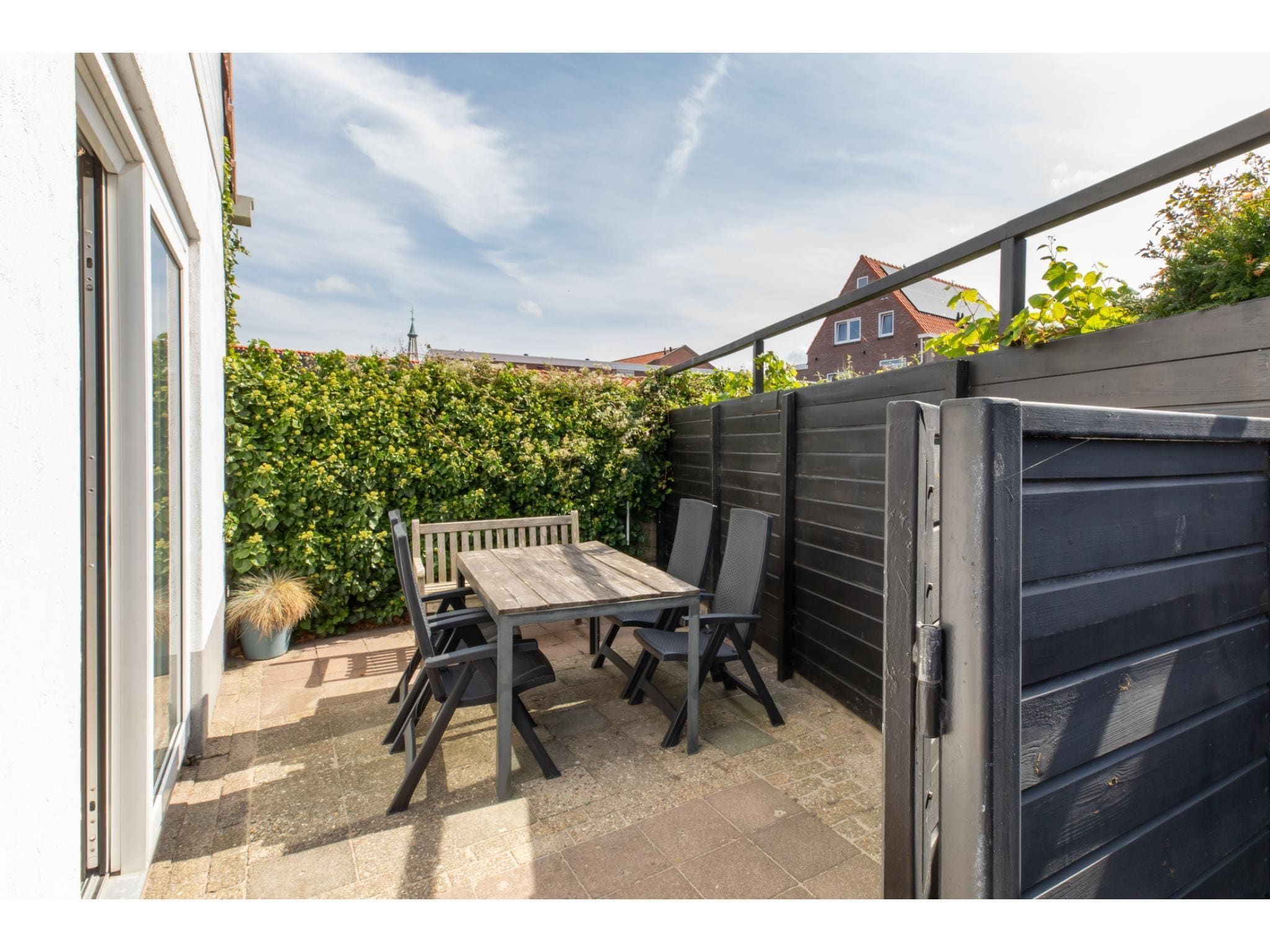Het terras van Zuidstraat 113- Zomerwoning in Westkapelle