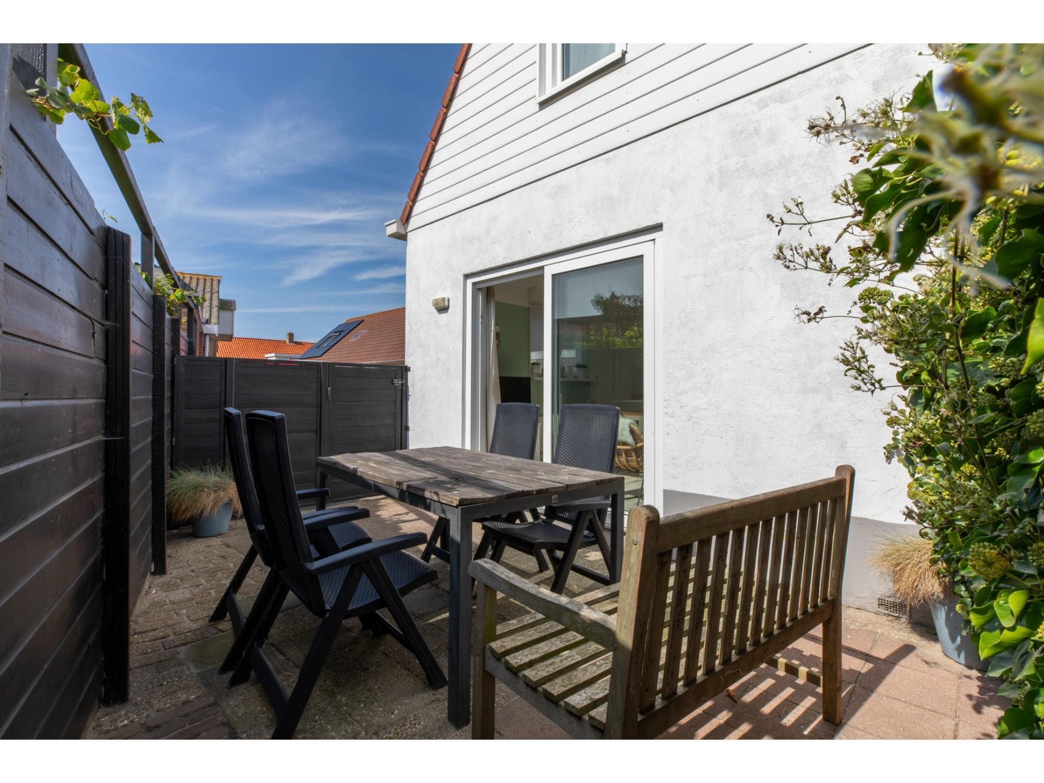 Het terras van Zuidstraat 113- Zomerwoning in Westkapelle