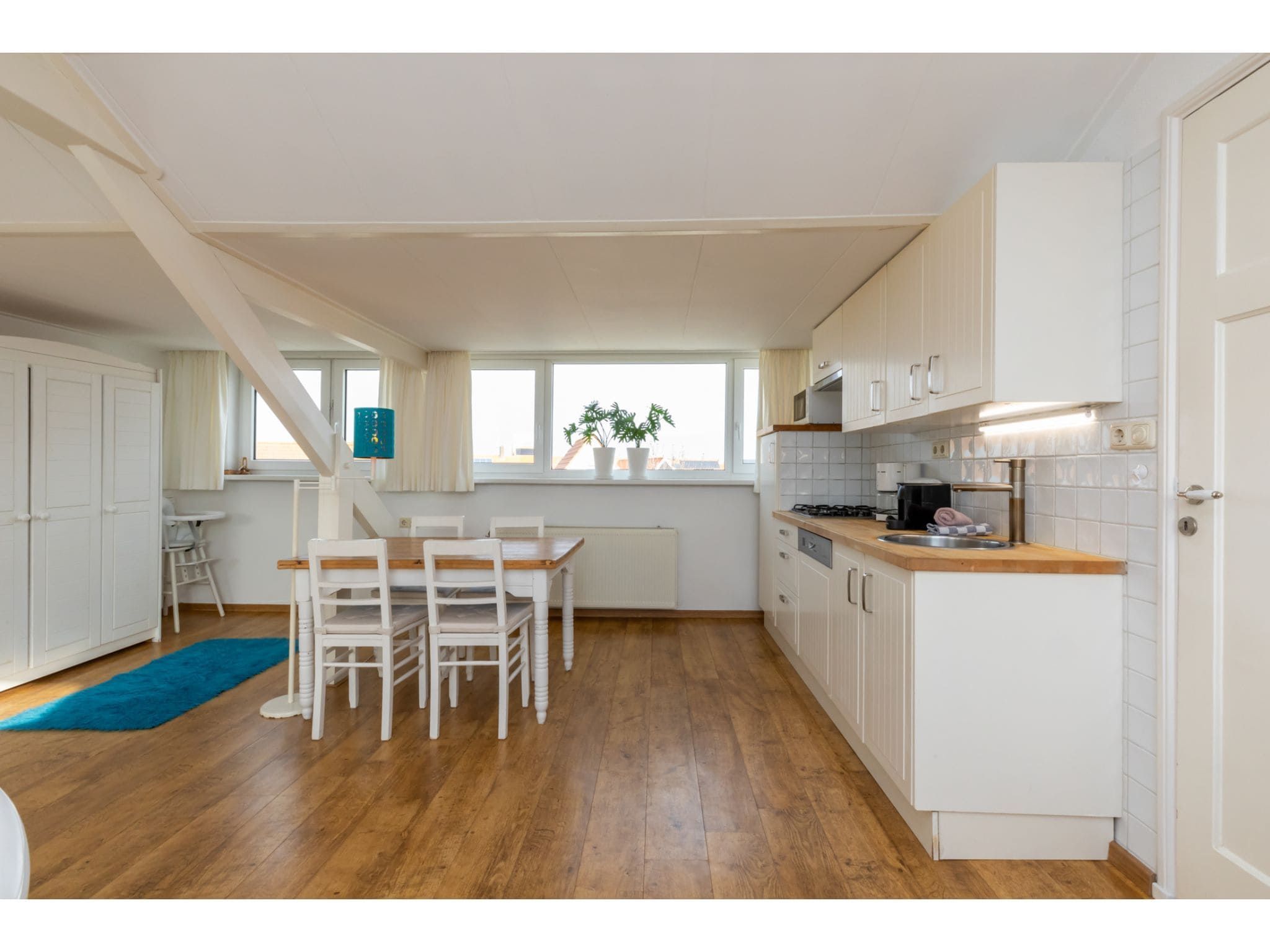 De keuken van Bovenappartement - Zuidstraat 111a in Westkapelle
