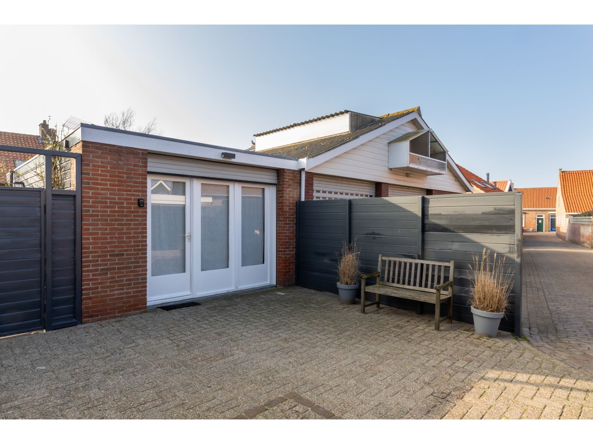 Het terras van Studio - Zuidstraat 113 in Westkapelle