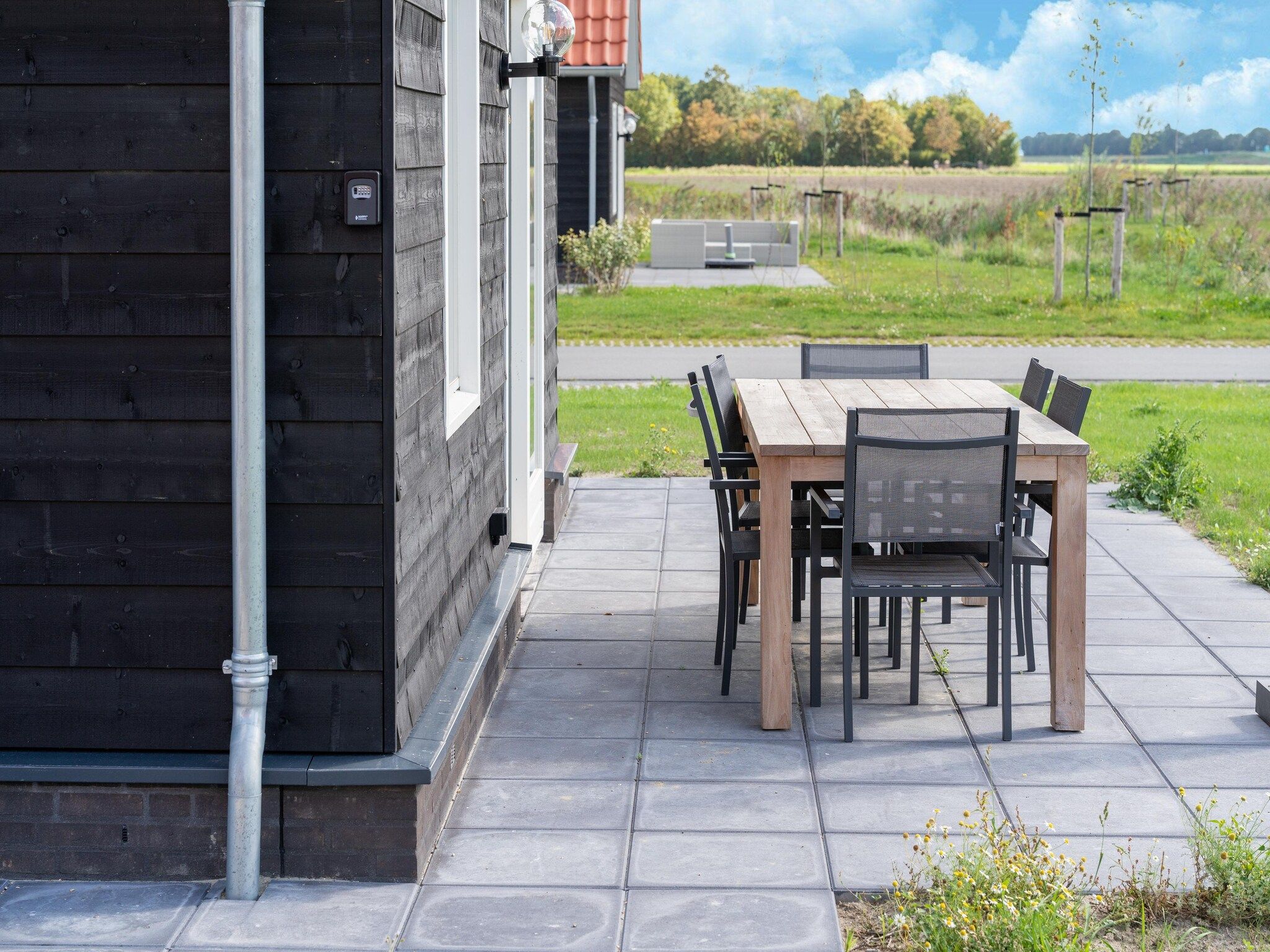 Het terras van Schollevaer Huis Nr 34 in Scherpenisse