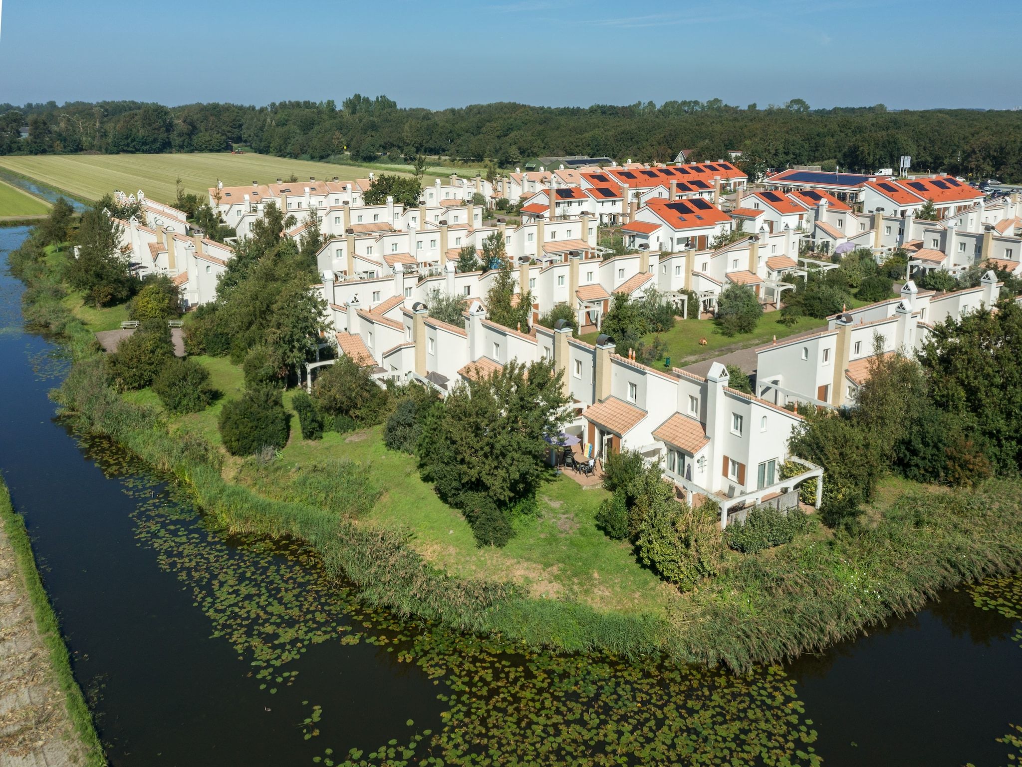 De buitenkant van Duinresort Dunimar 4 in Noordwijkerhout