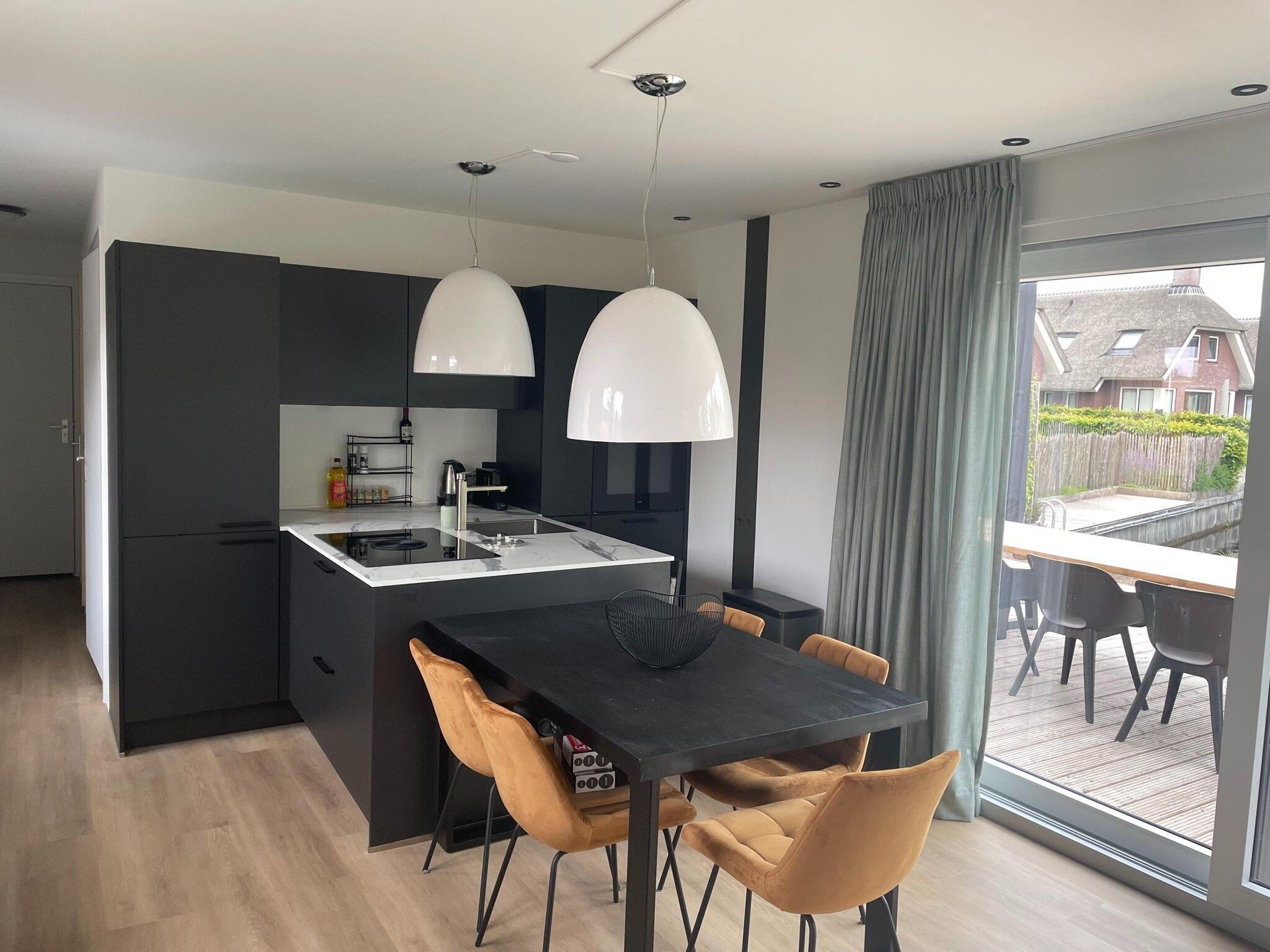 De eetkamer van Recreatiepark Idskenhuizen 11 in Idskenhuizen