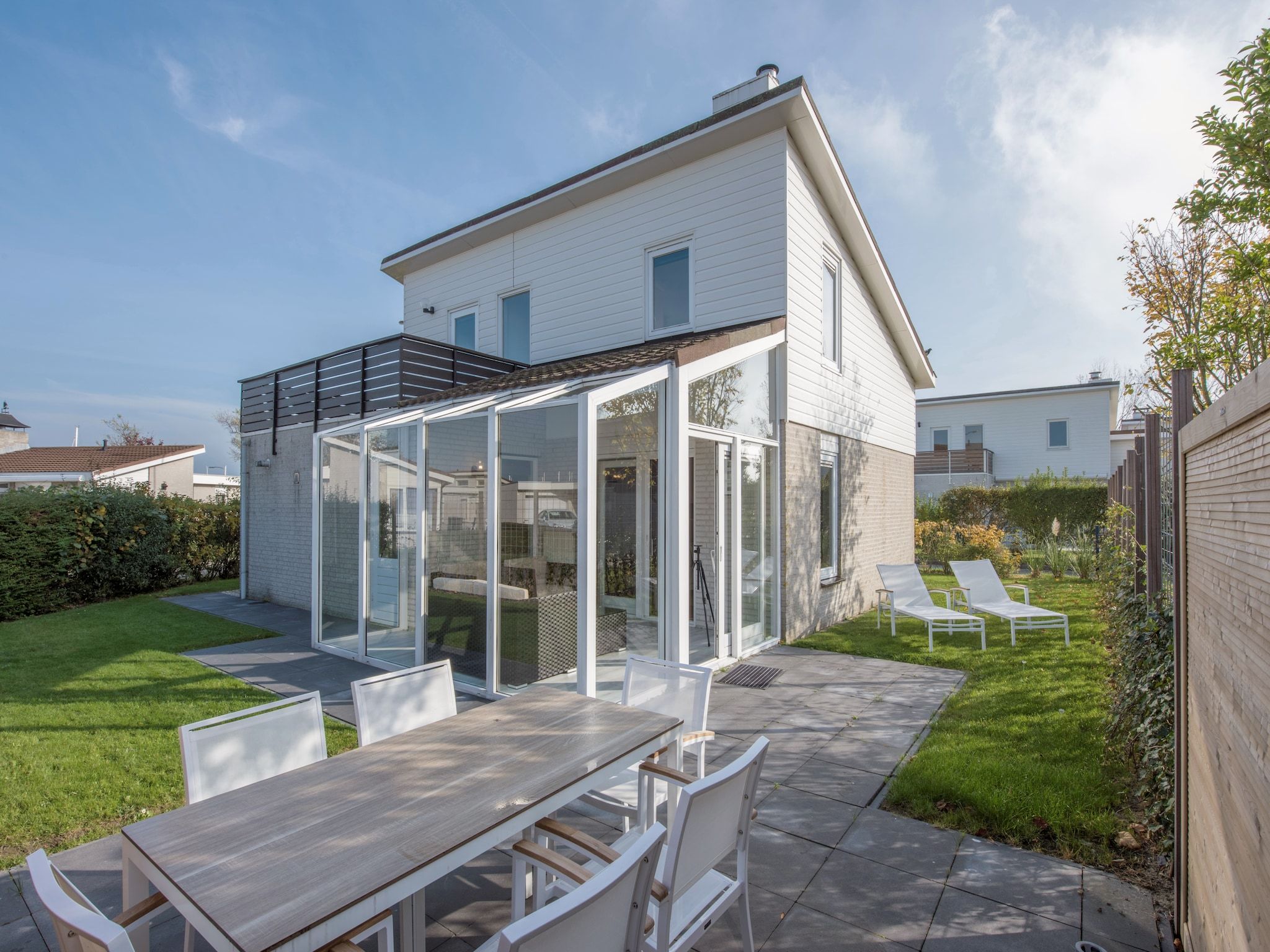 De buitenkant van Roompot Beach Resort 25 in Kamperland