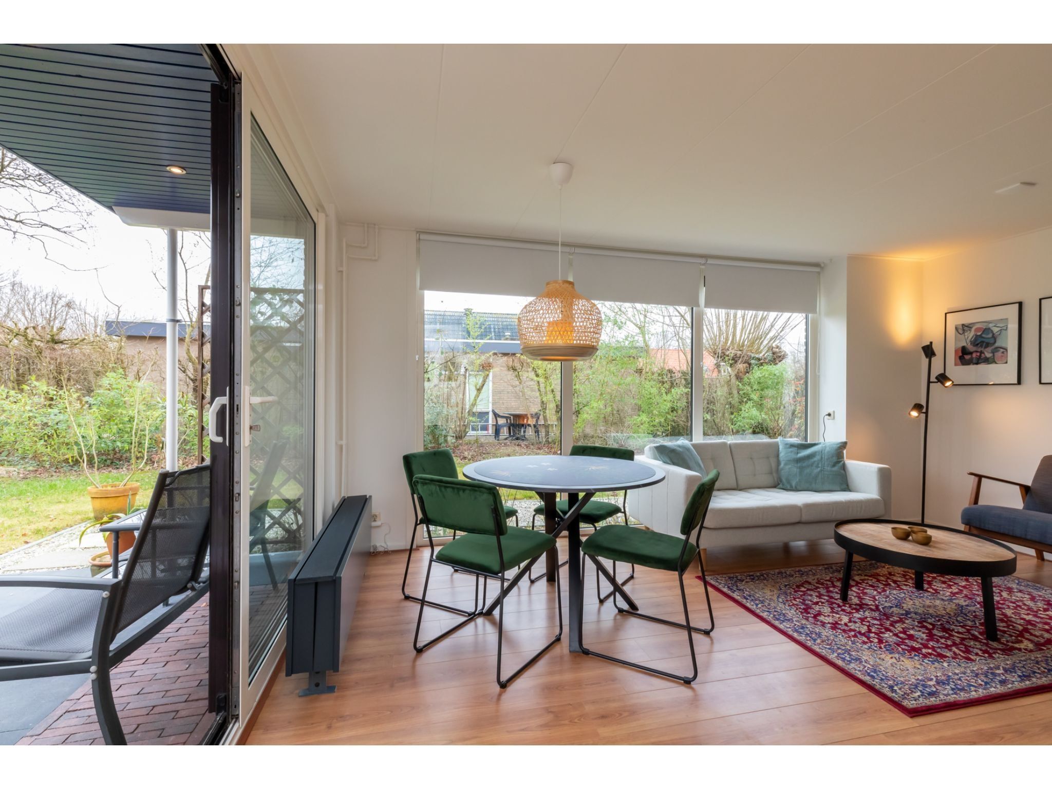 De woonkamer van Inlaag 31 in Wolphaartsdijk