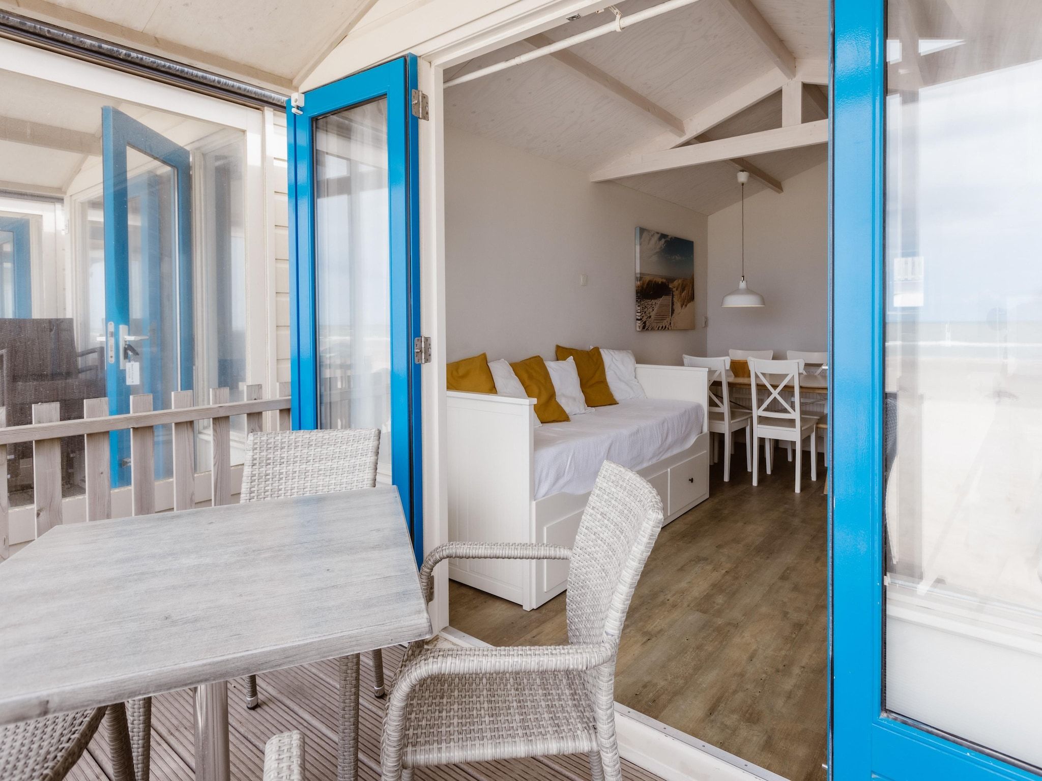 Het terras van Resort Beach Houses Wijk aan Zee 4 in Wijk aan Zee