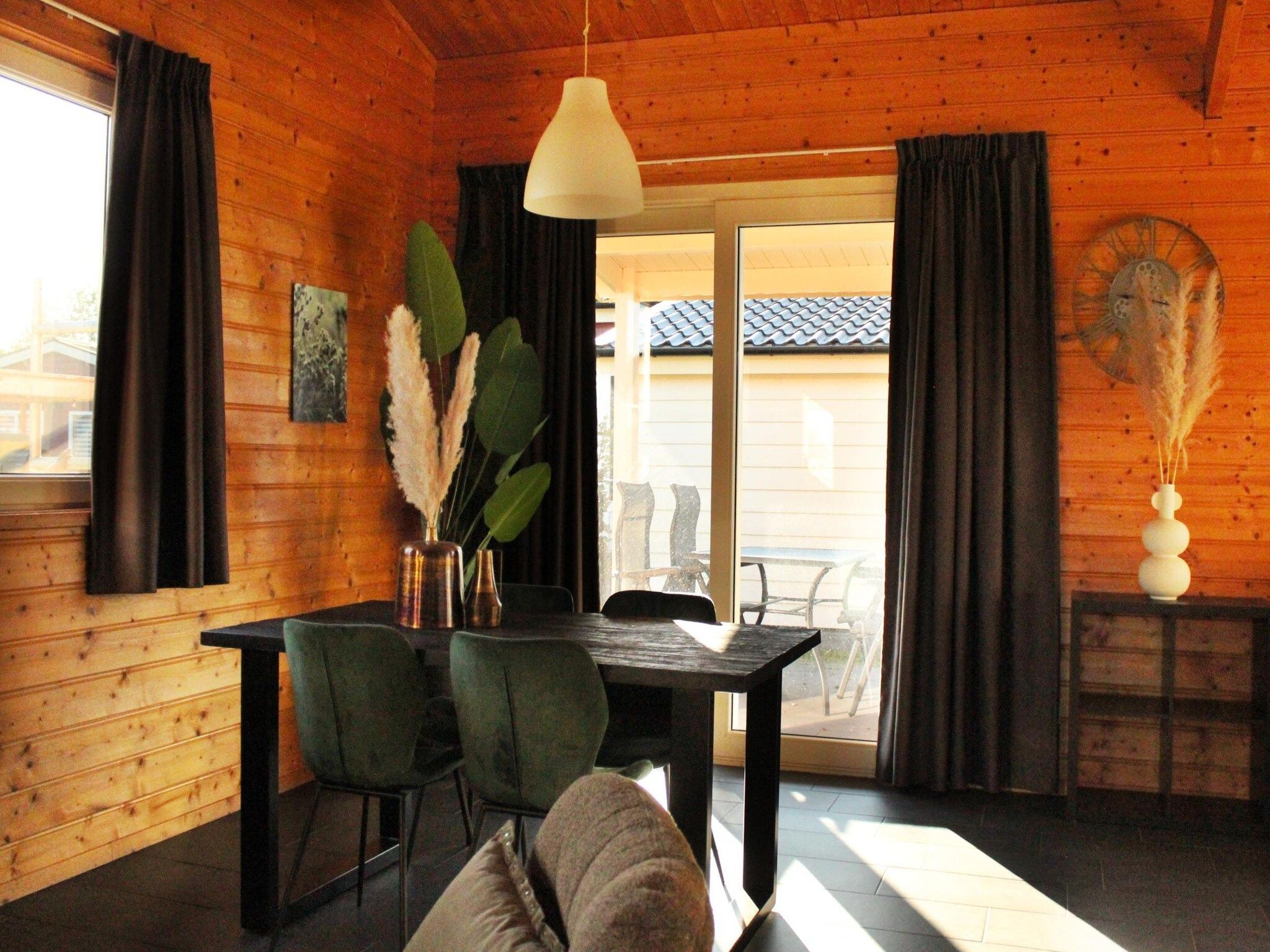 De eetkamer van Vakantiehuisje 19 in Someren-Heide