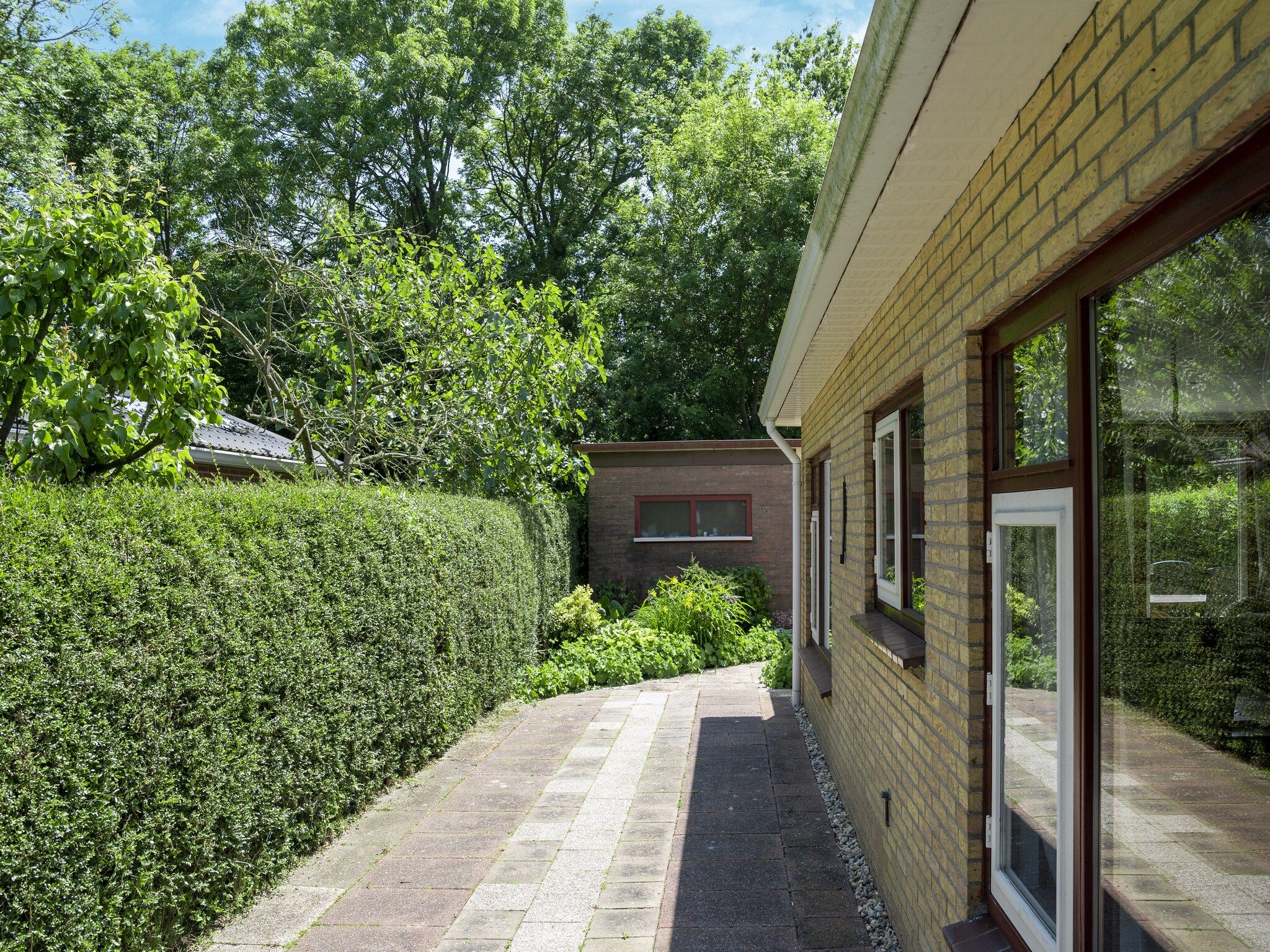 Het terras van Landingsweg 80 in Baarland