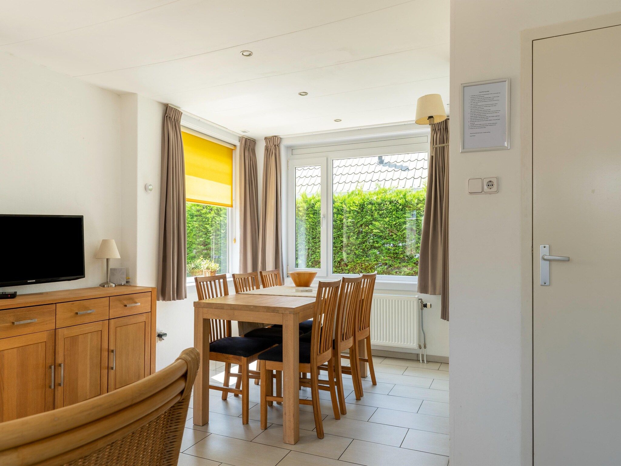 De eetkamer van Landingsweg 94 in Baarland