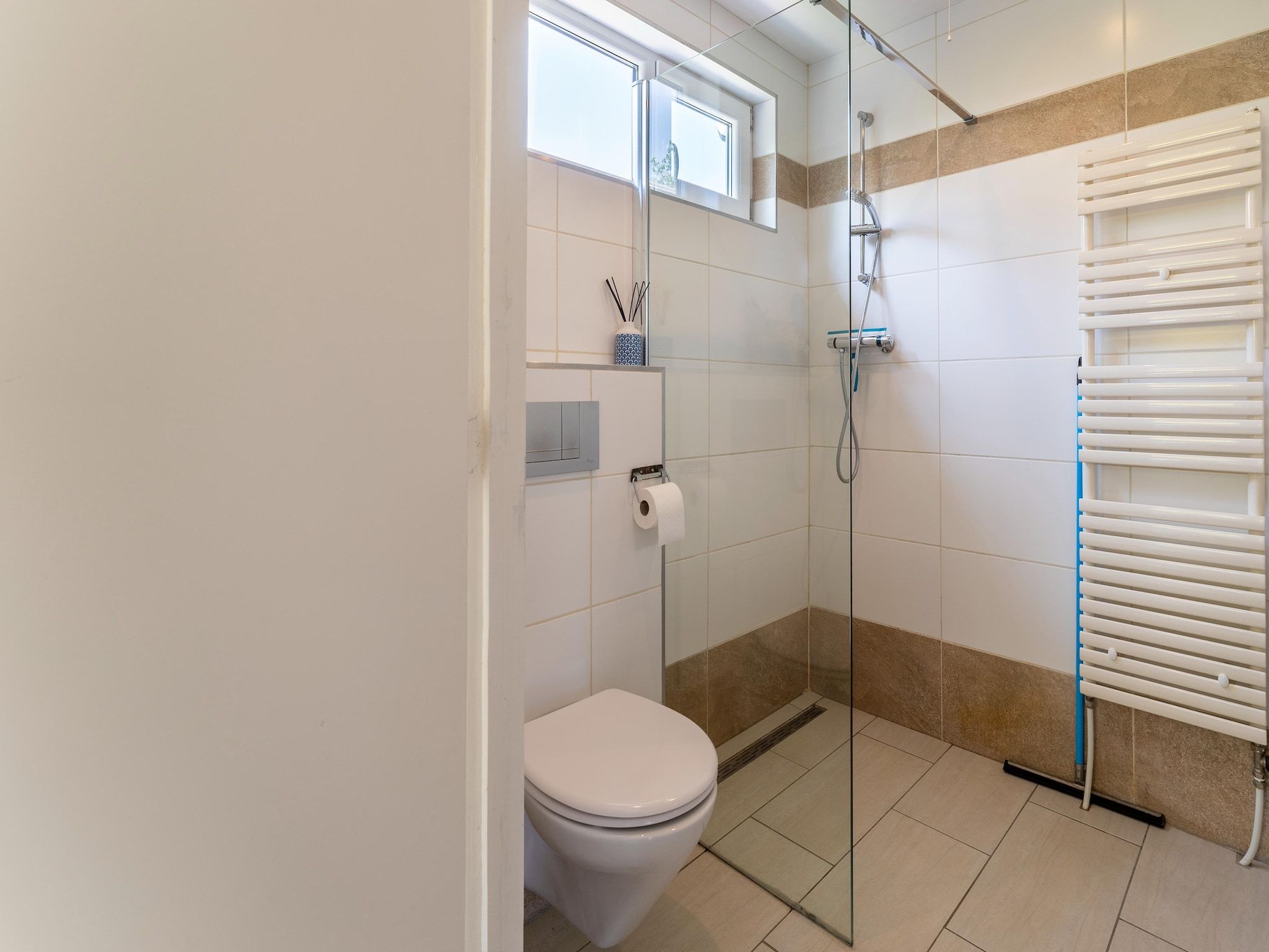 De badkamer van Landingsweg 94 in Baarland