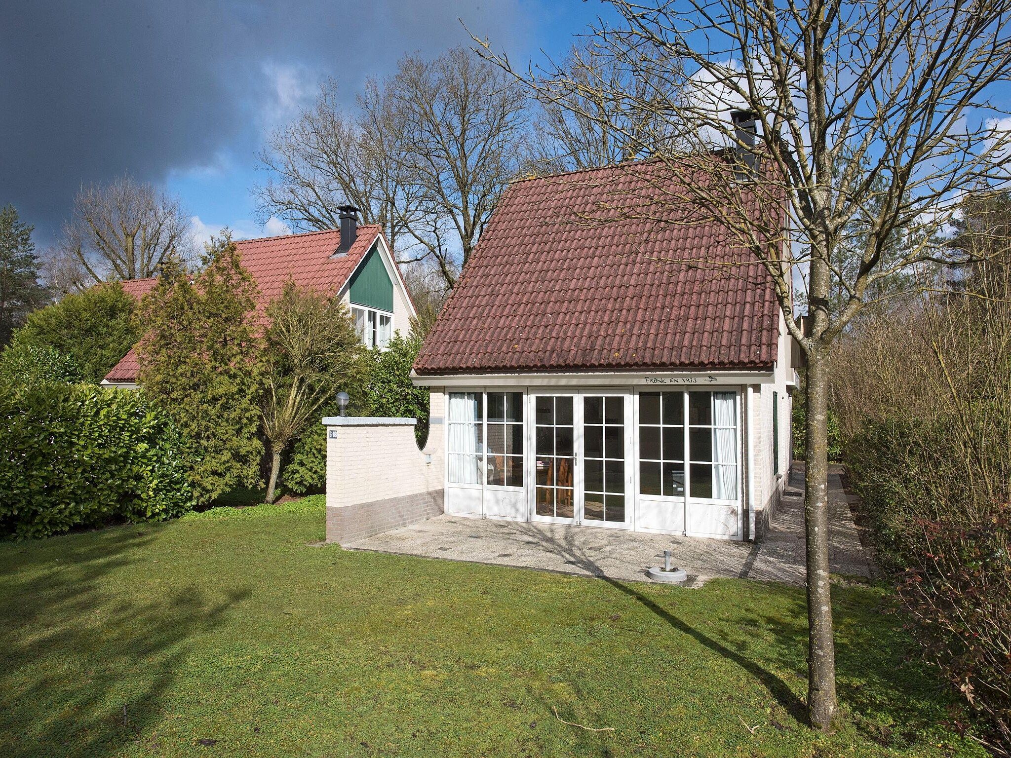 De buitenkant van Vakantiepark Hellendoorn 4 in Hellendoorn
