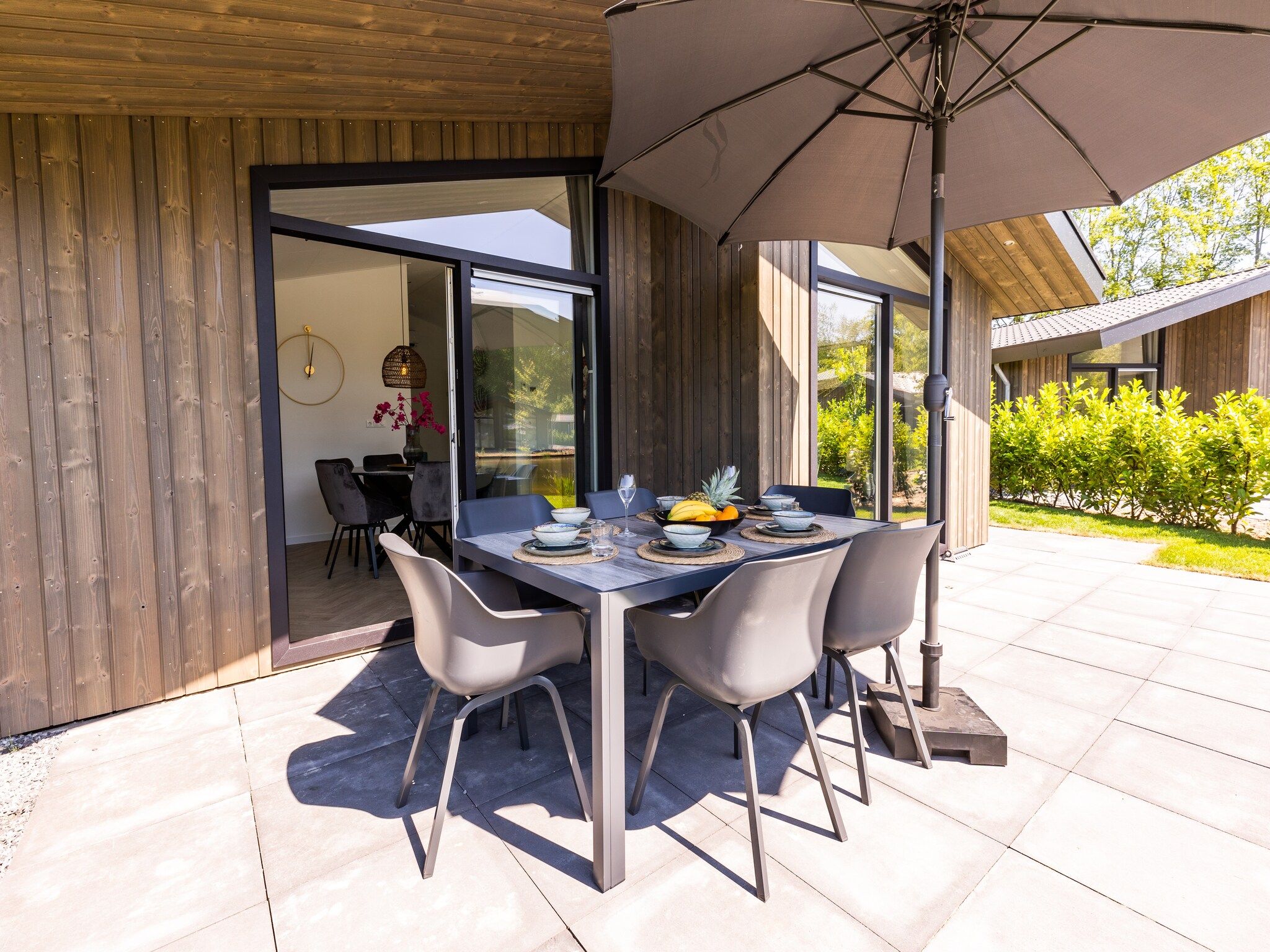 Het terras van Vakantiepark Molenvelden 8 in Veldhoven