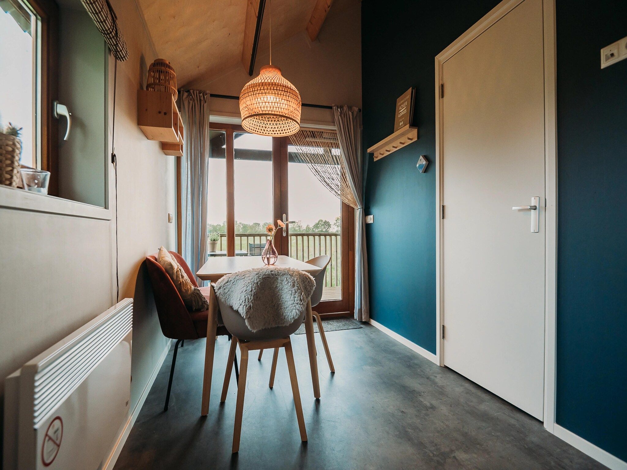 De woonkamer van Acker Lodges 4 in Ruinerwold