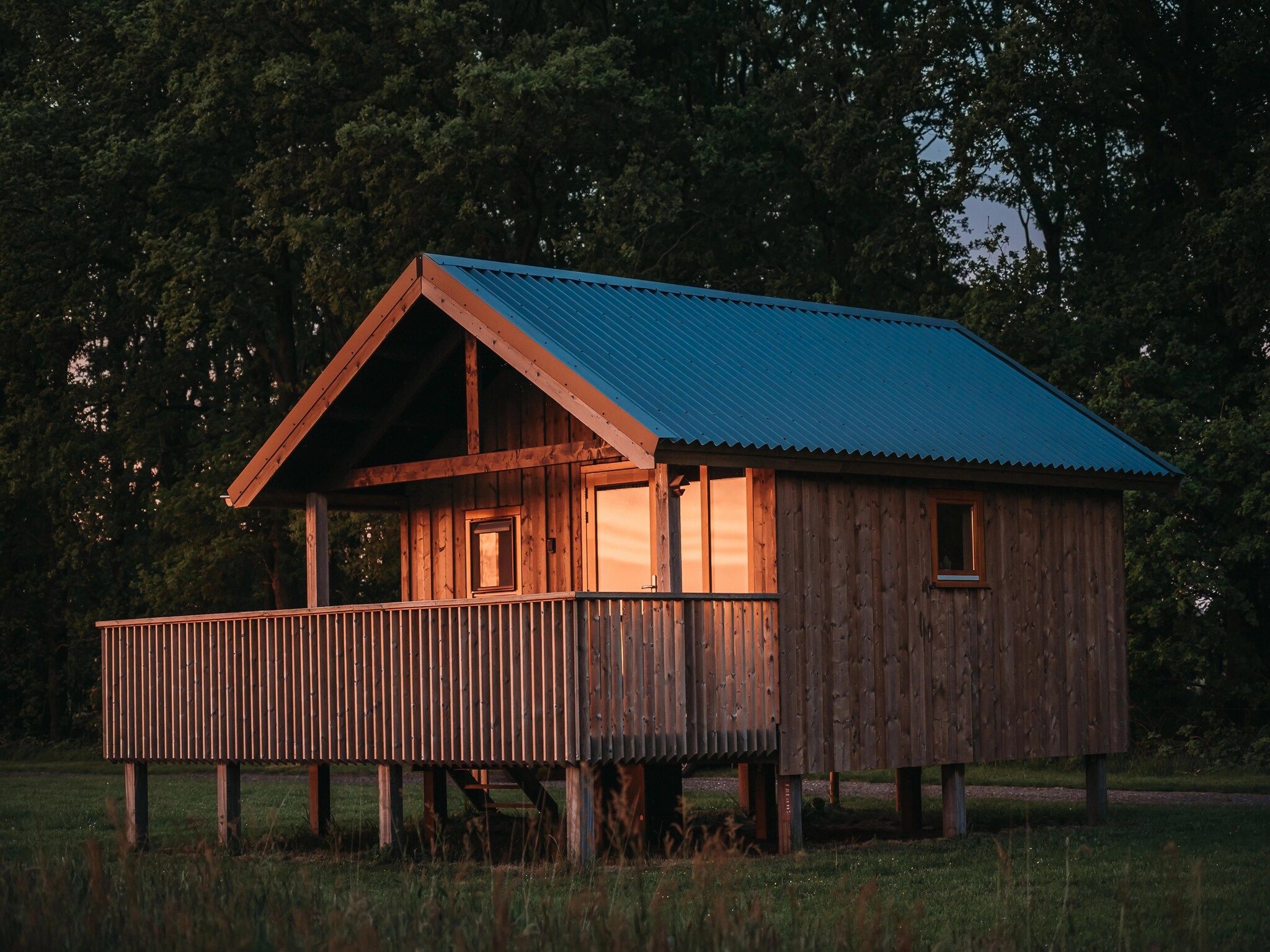 De buitenkant van Acker Lodges 4 in Ruinerwold