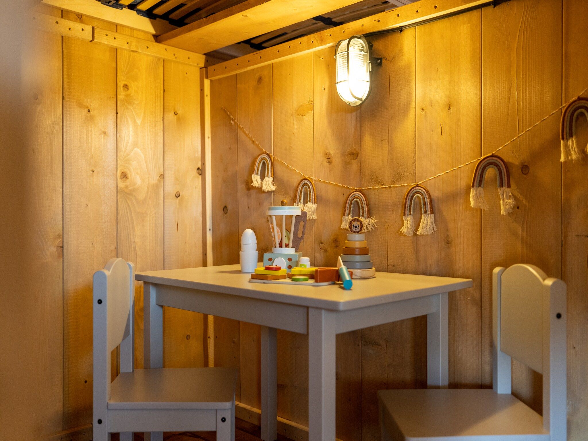 De eetkamer van Villavakantiepark IJsselhof 12 in Andijk