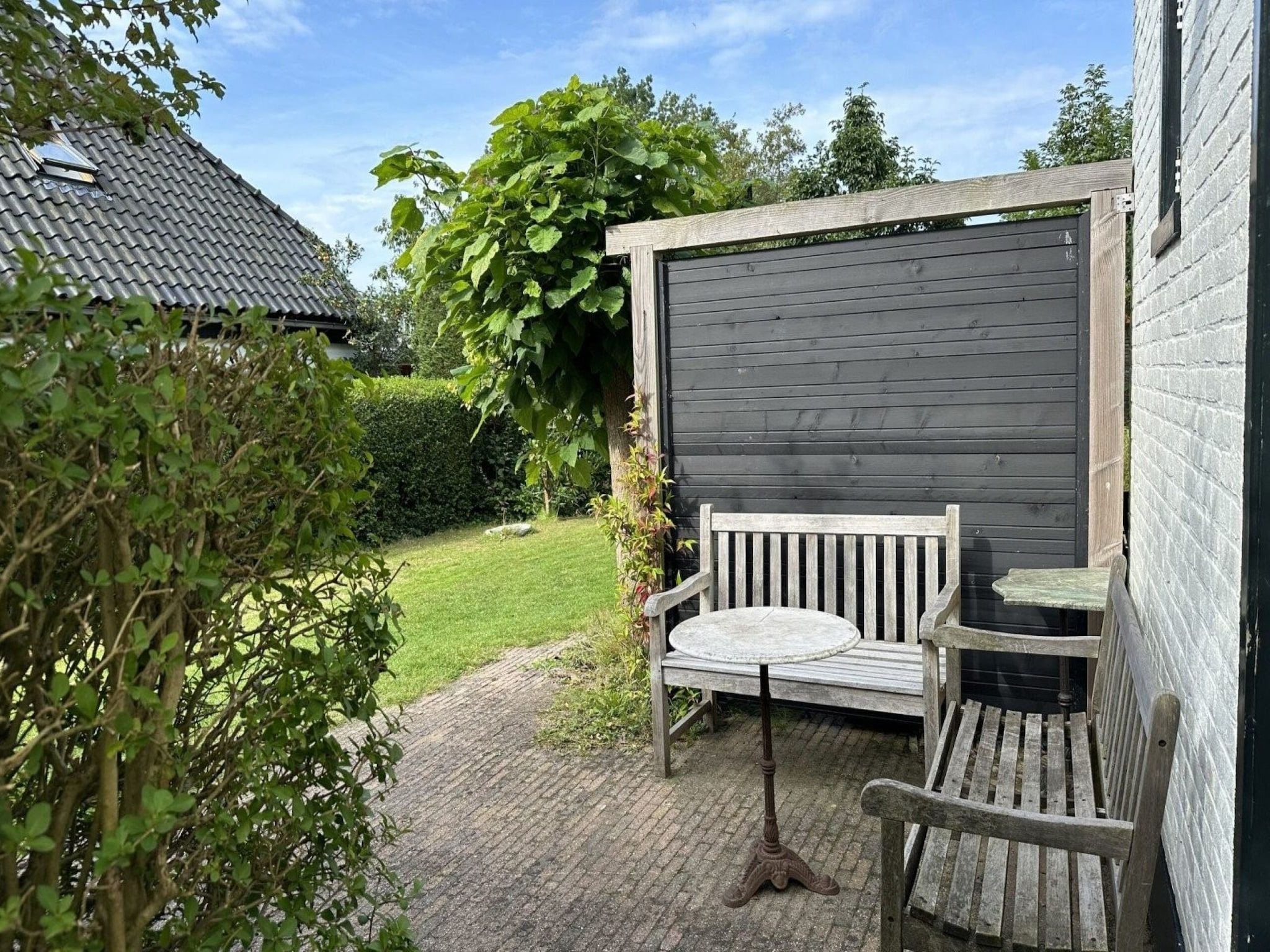 Het terras van Vakantiehuis Fijn in Bergen