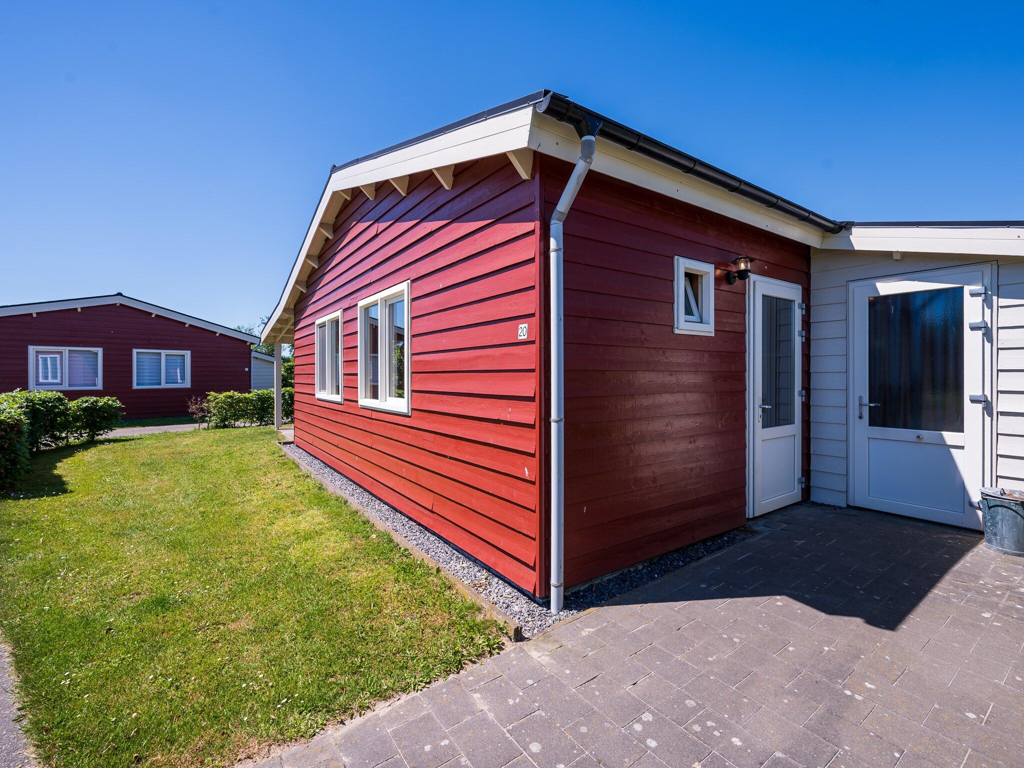De buitenkant van Vakantiehuisje 20 in Someren-Heide
