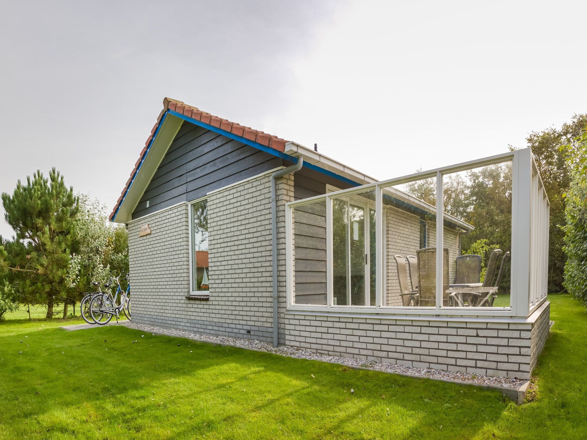 De buitenkant van Vakantiepark Boomhiemke 17 in Hollum