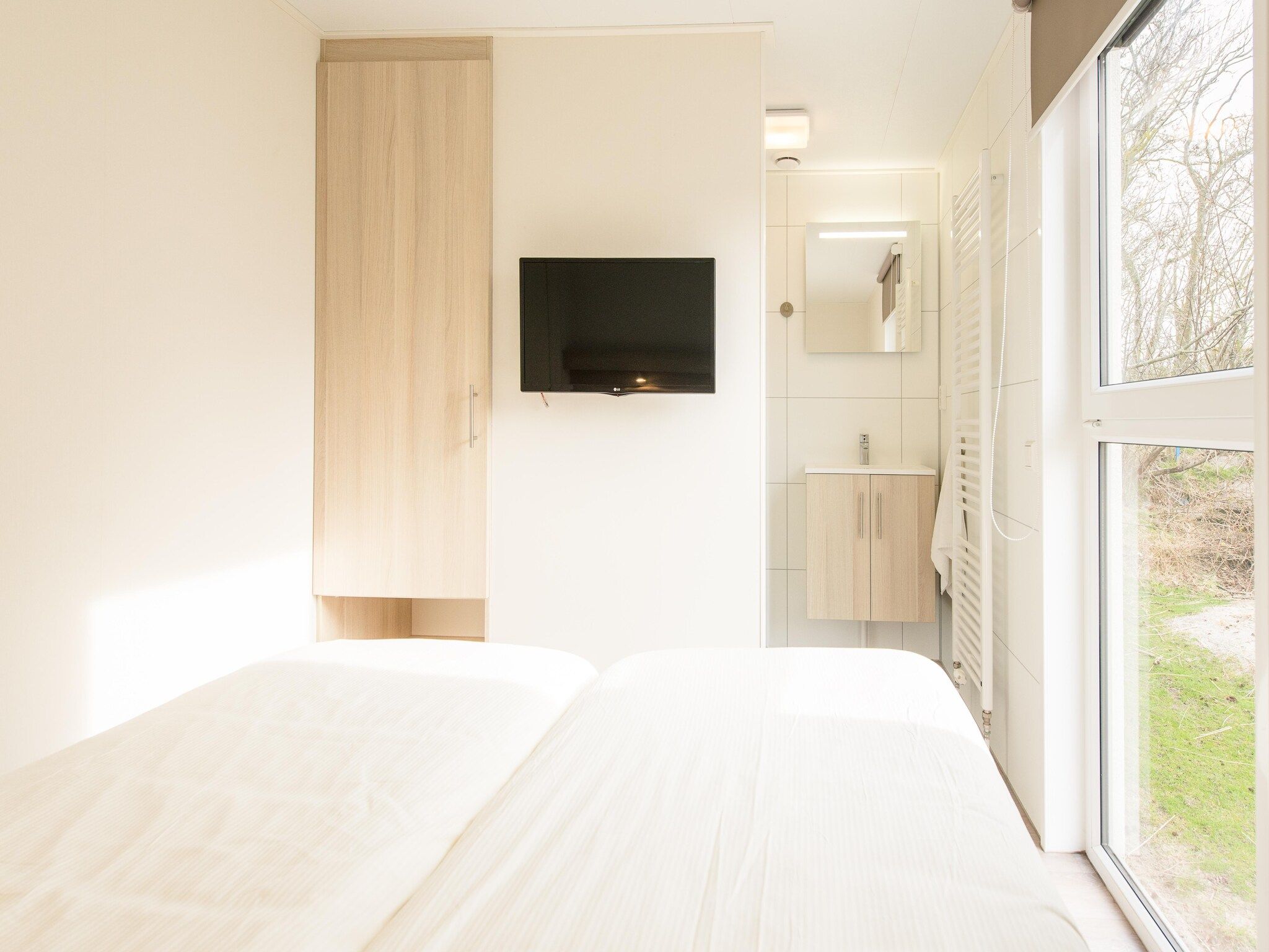 Een slaapkamer van Vakantiepark Boomhiemke 19 in Hollum