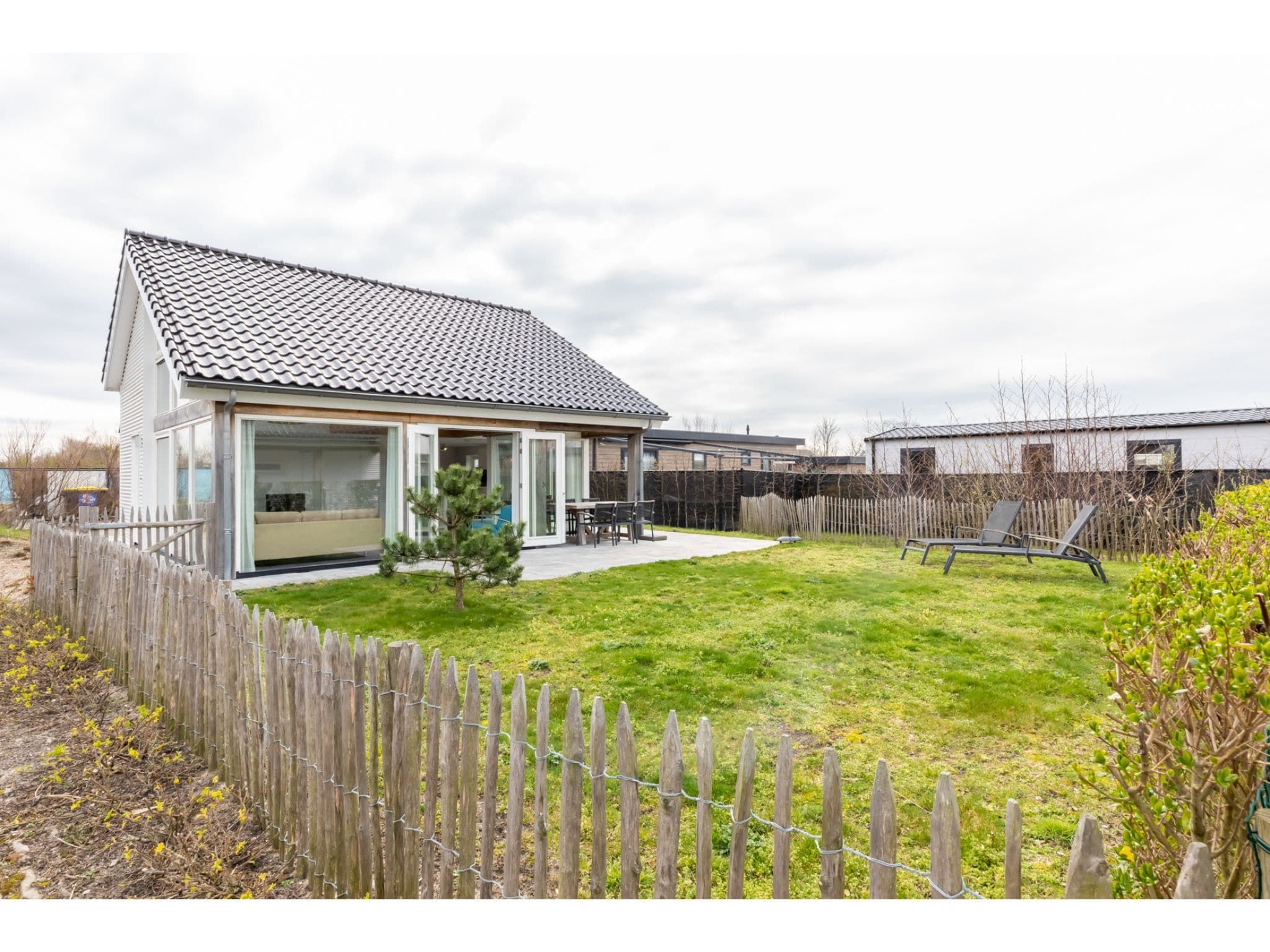 De buitenkant van Strandvilla 30 in Renesse