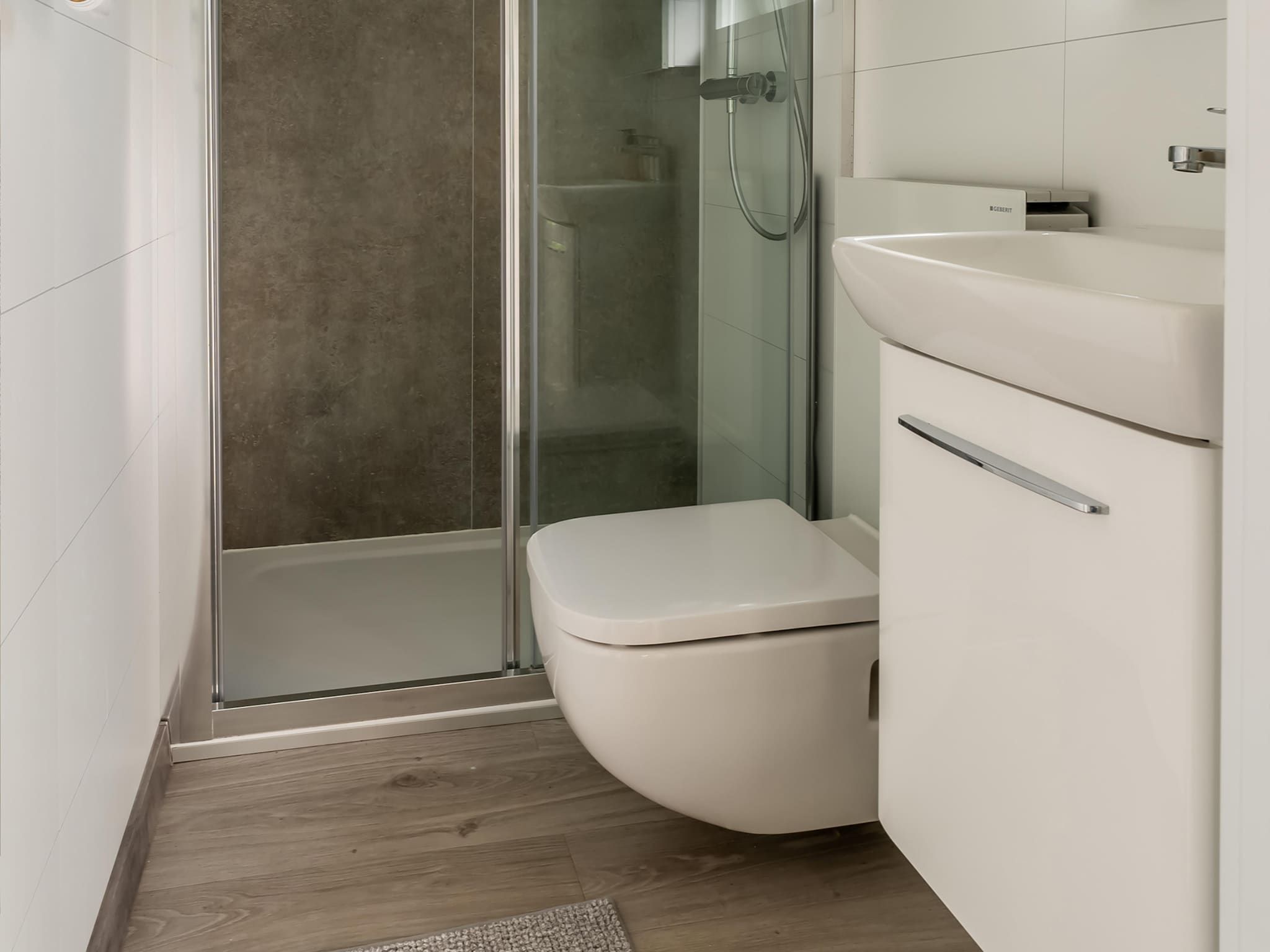 De badkamer van Fantail in Goedereede