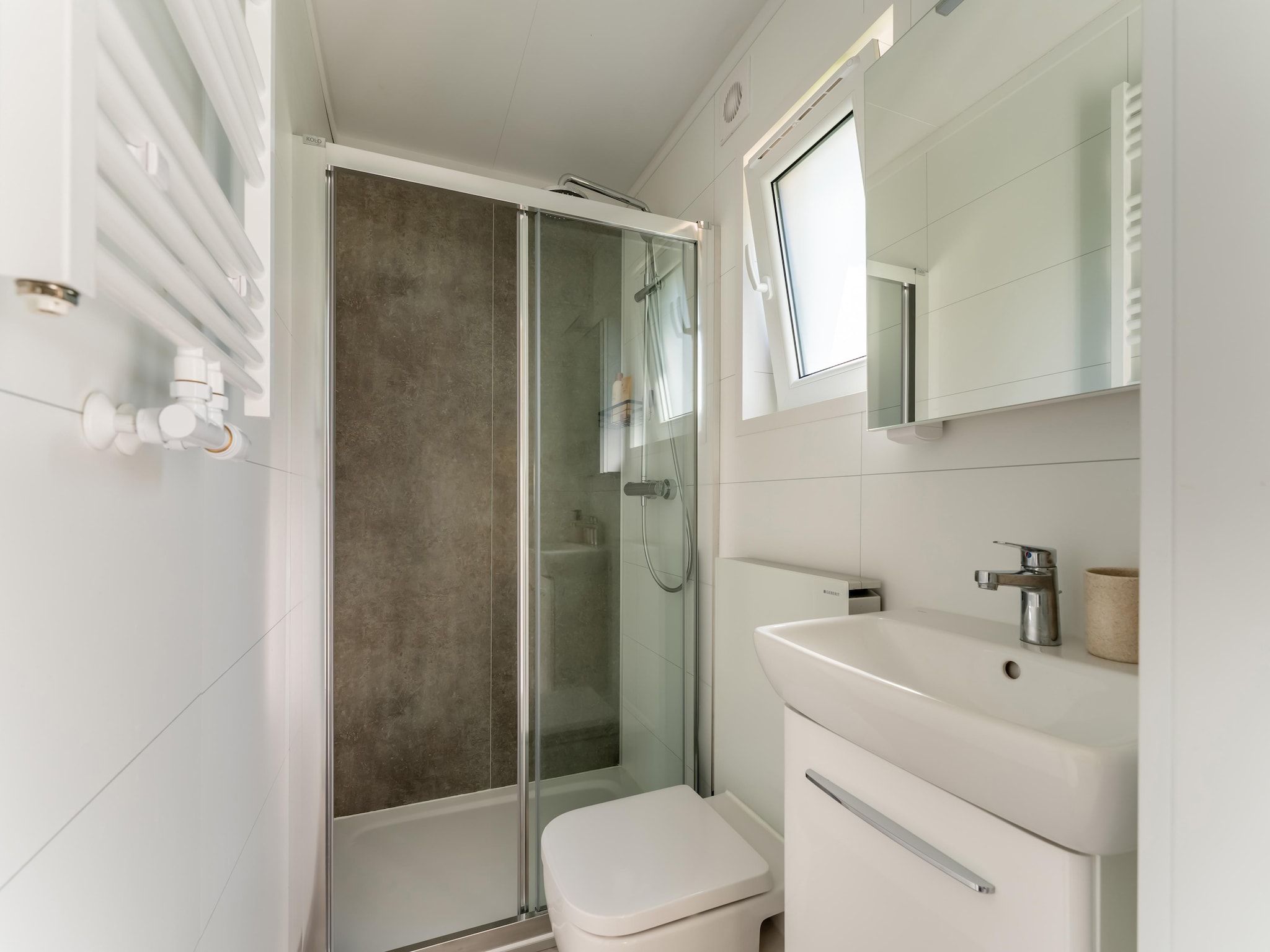 De badkamer van Fantail in Goedereede