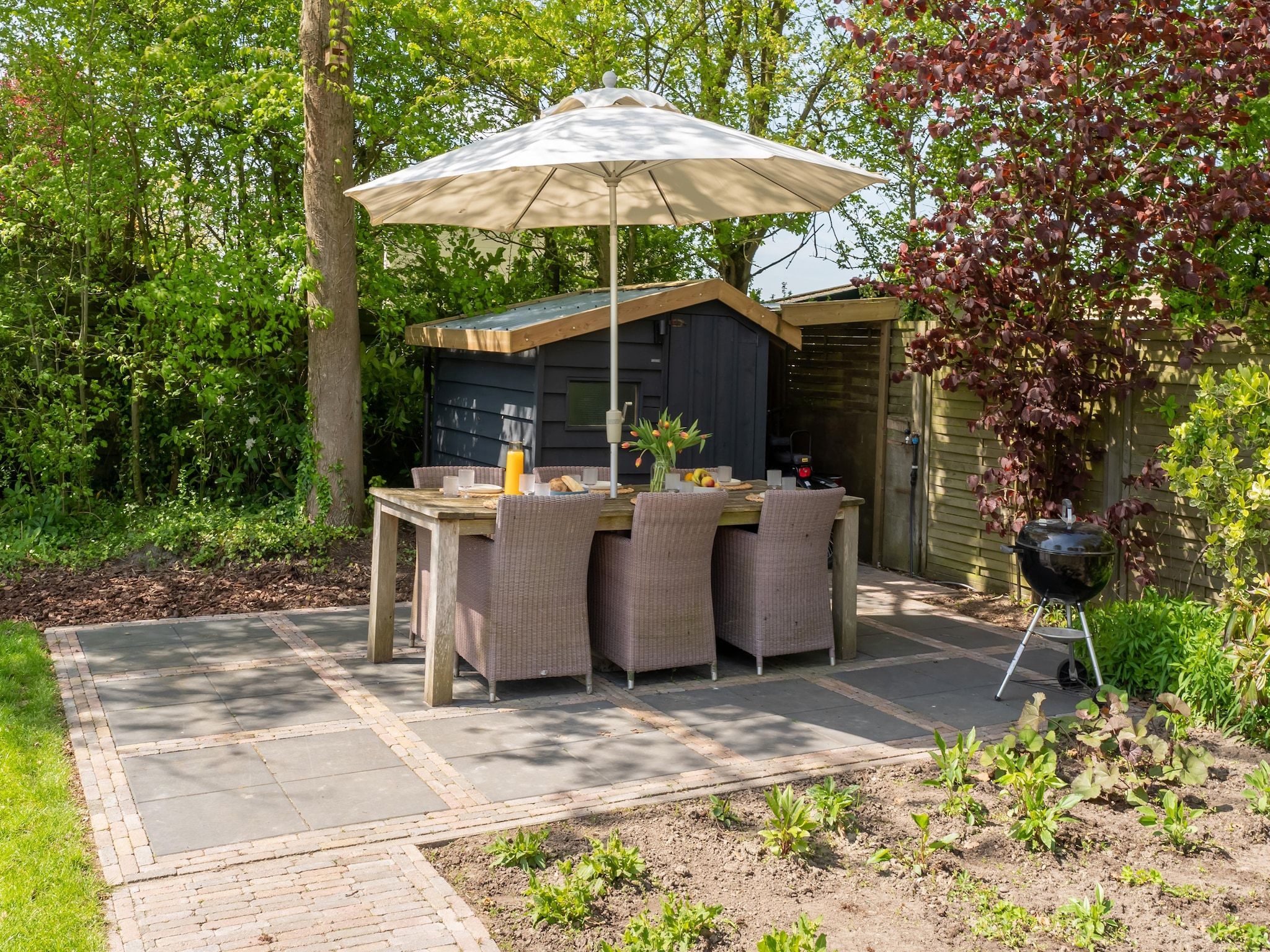 Het terras van Fantail in Goedereede