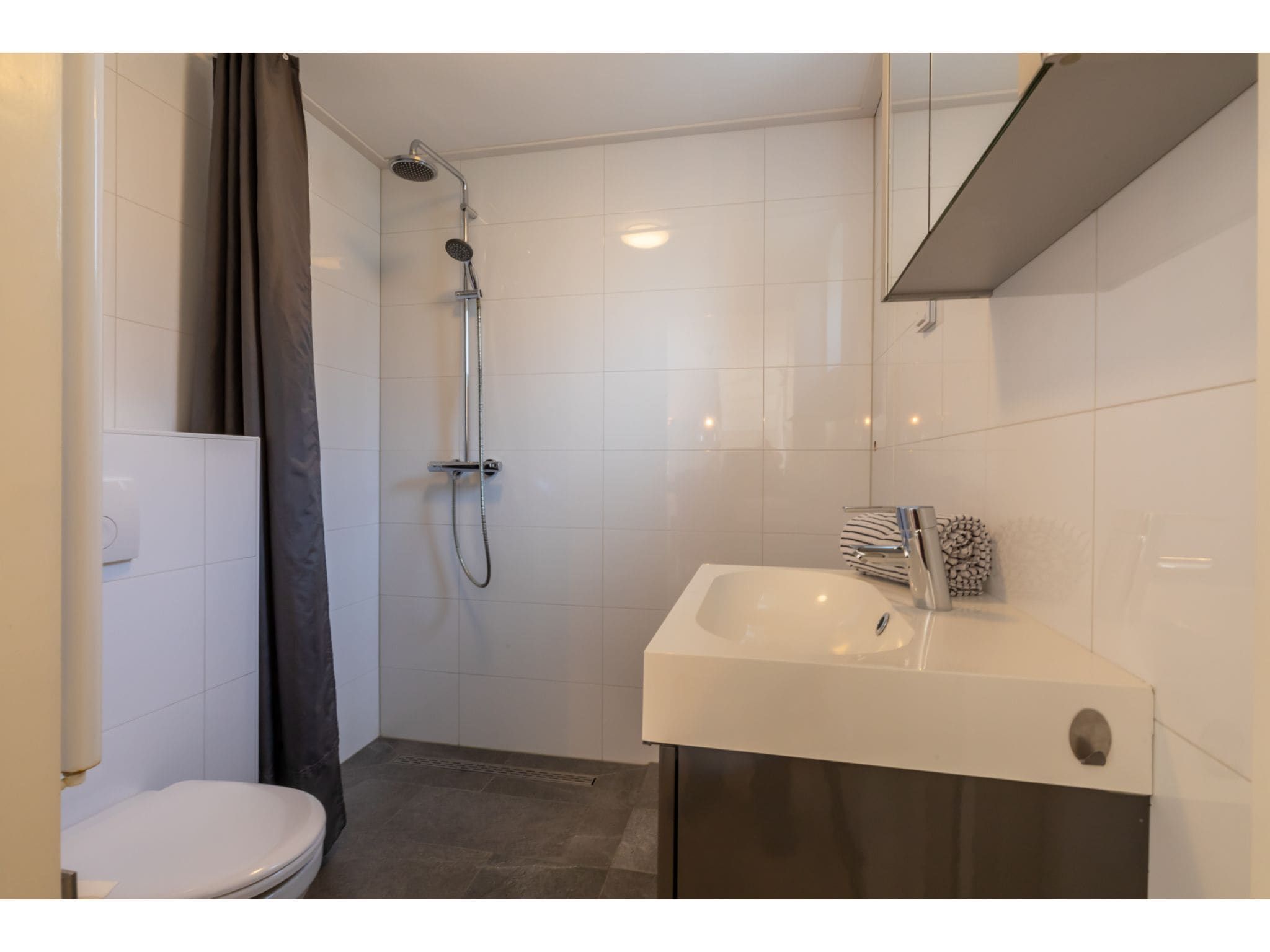 De badkamer van Kanonweistraat 11a in Domburg