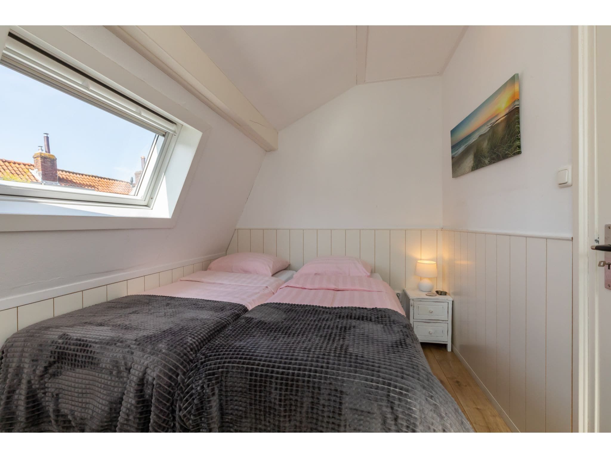 Een slaapkamer van Kanonweistraat 11a in Domburg