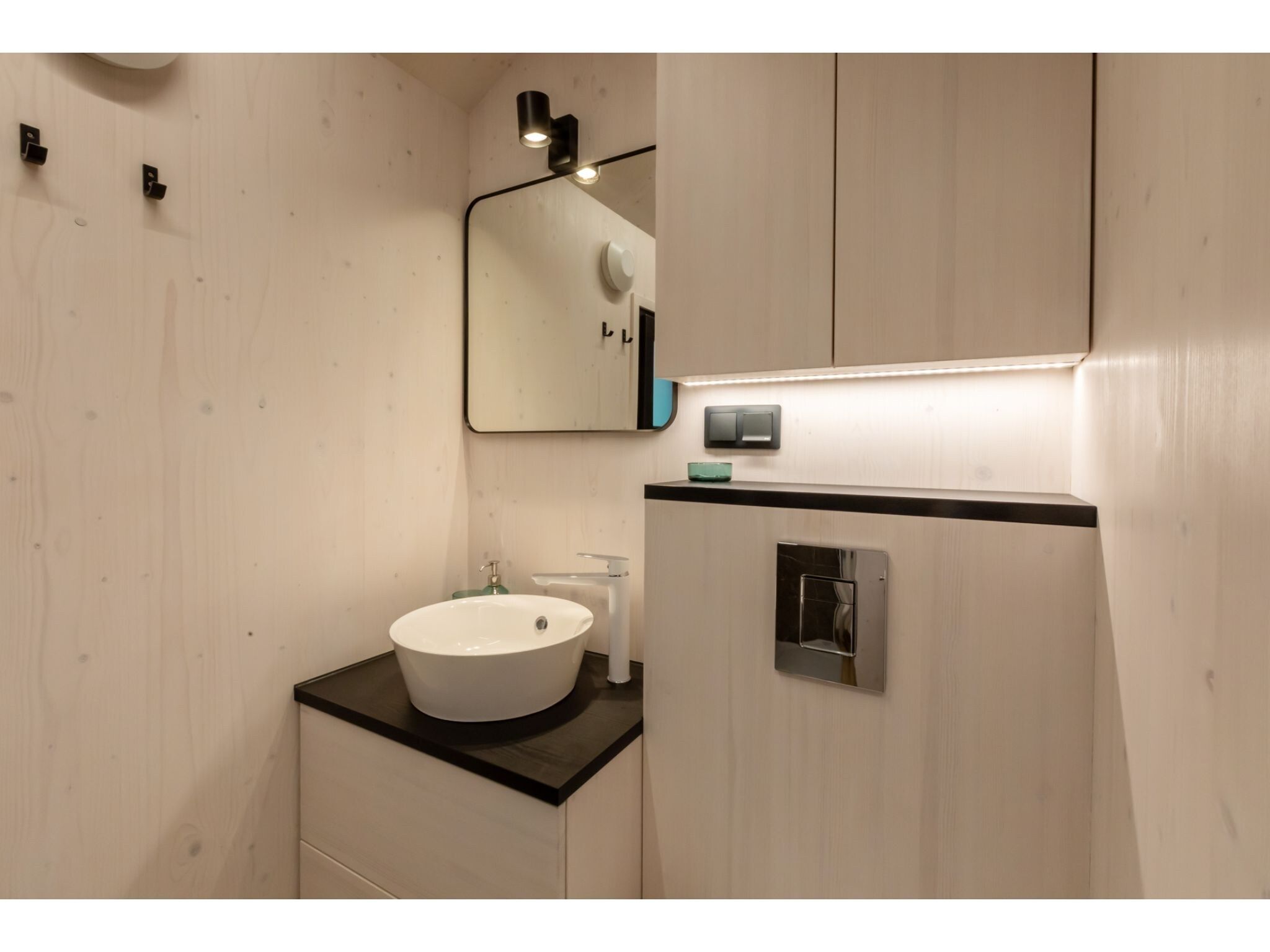 De badkamer van Tinyhouse La Mouette in Zoutelande