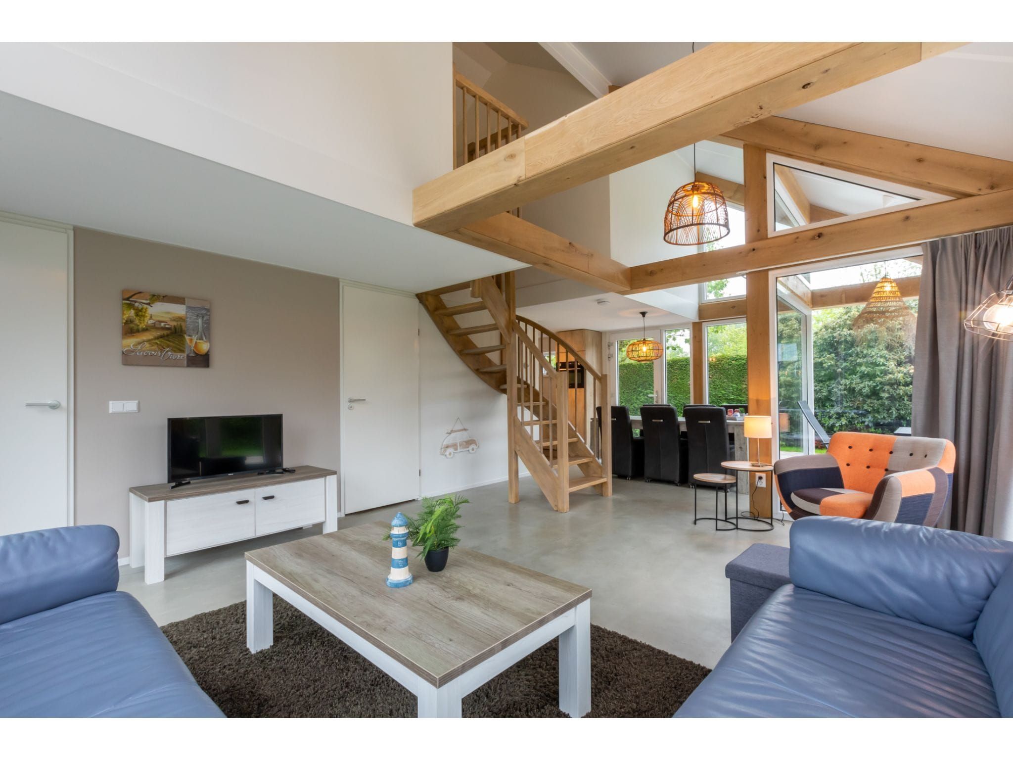 De woonkamer van Kloosterweg 85 in Burgh Haamstede
