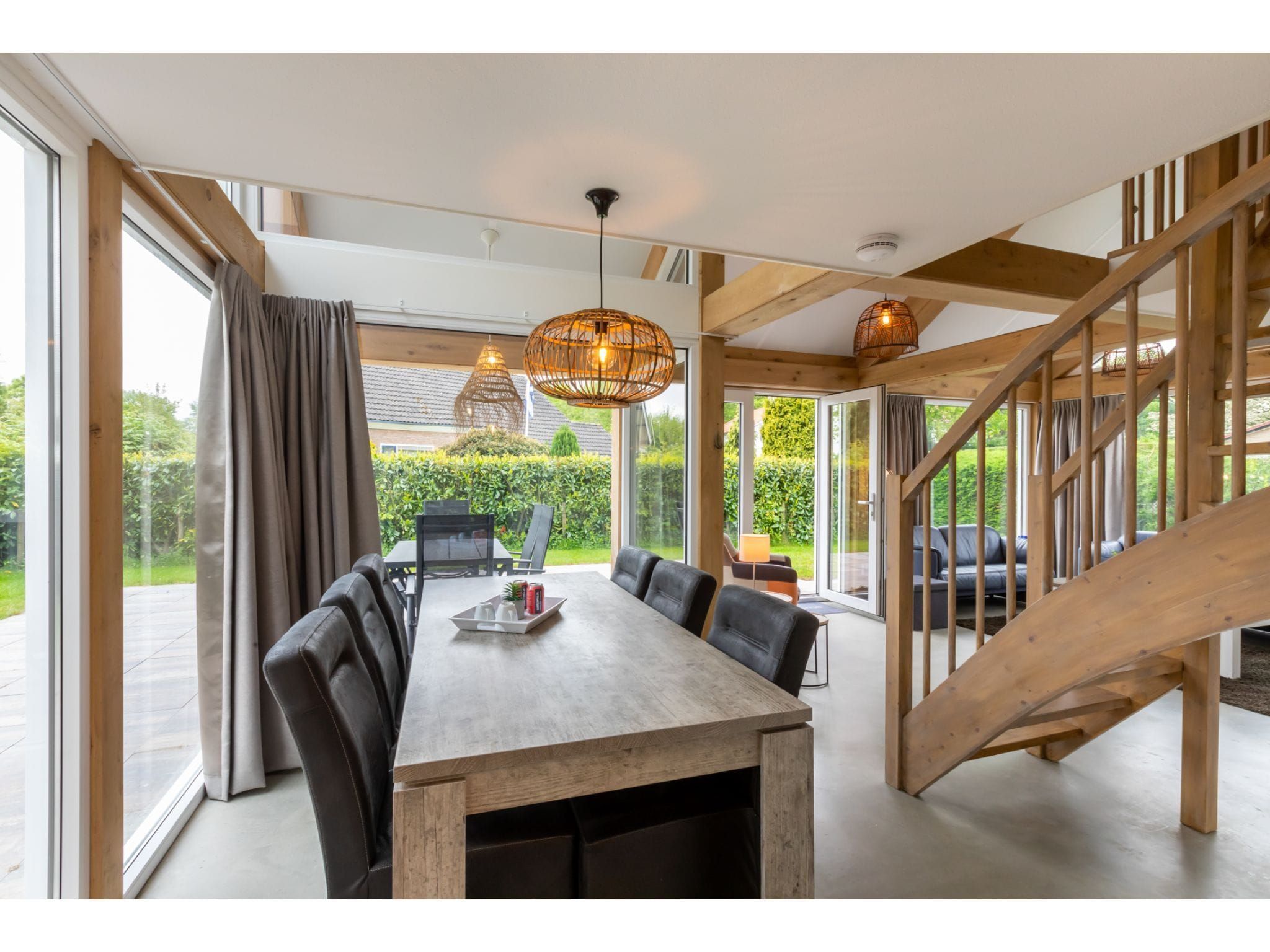 De woonkamer van Kloosterweg 85 in Burgh Haamstede