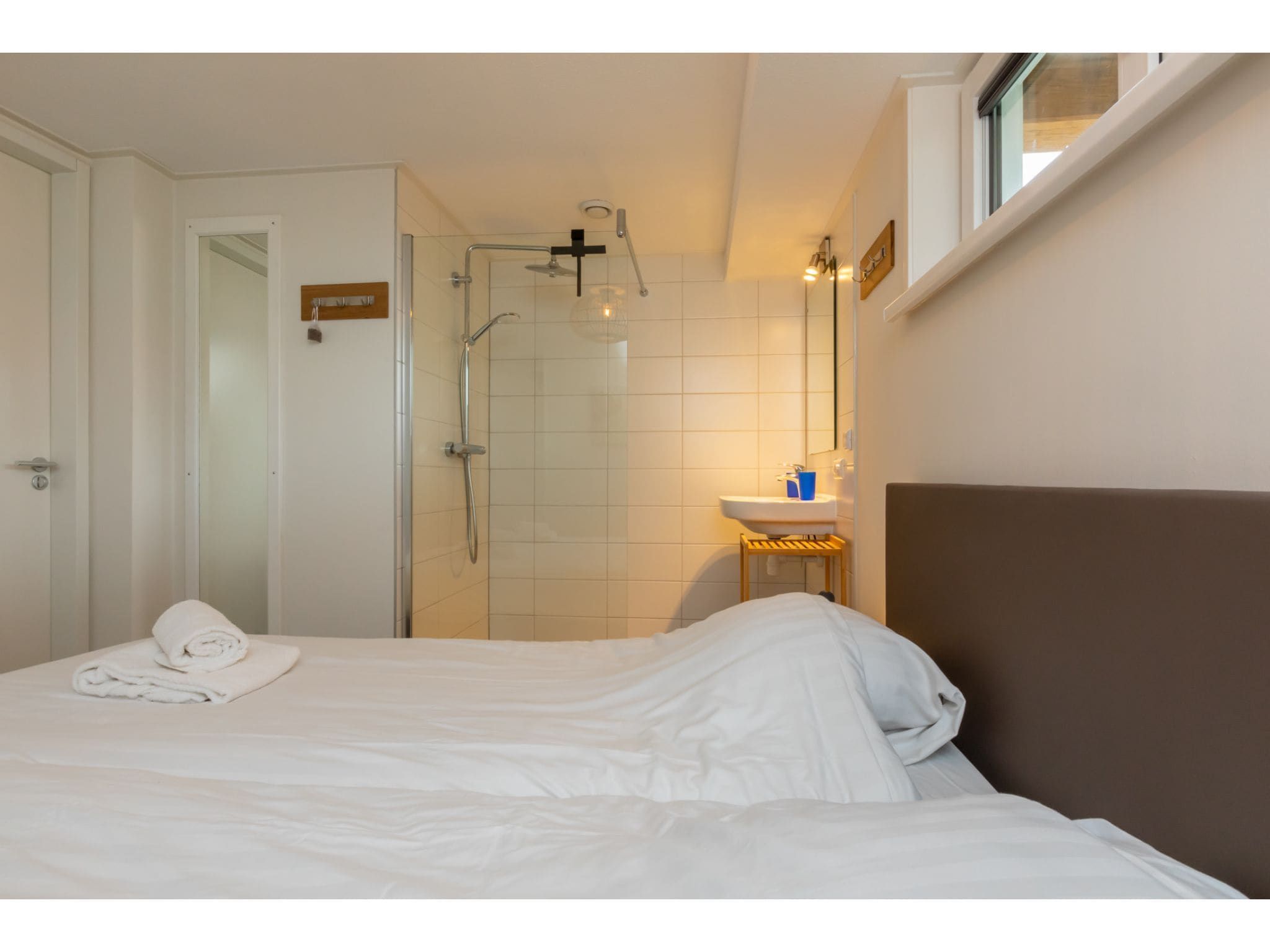 Een slaapkamer van Kloosterweg 85 in Burgh Haamstede
