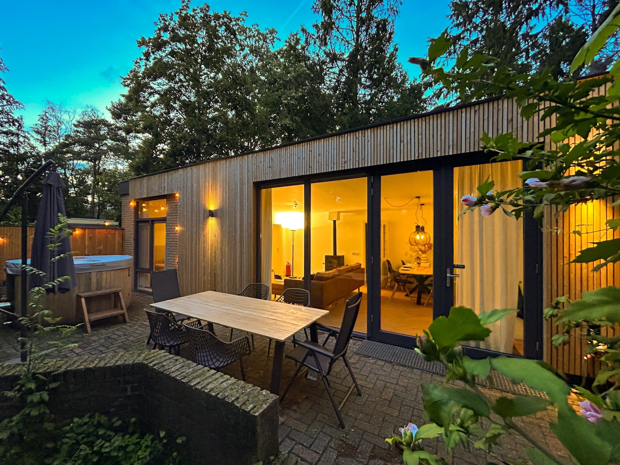 Het terras van Wellnes suite in Zelhem