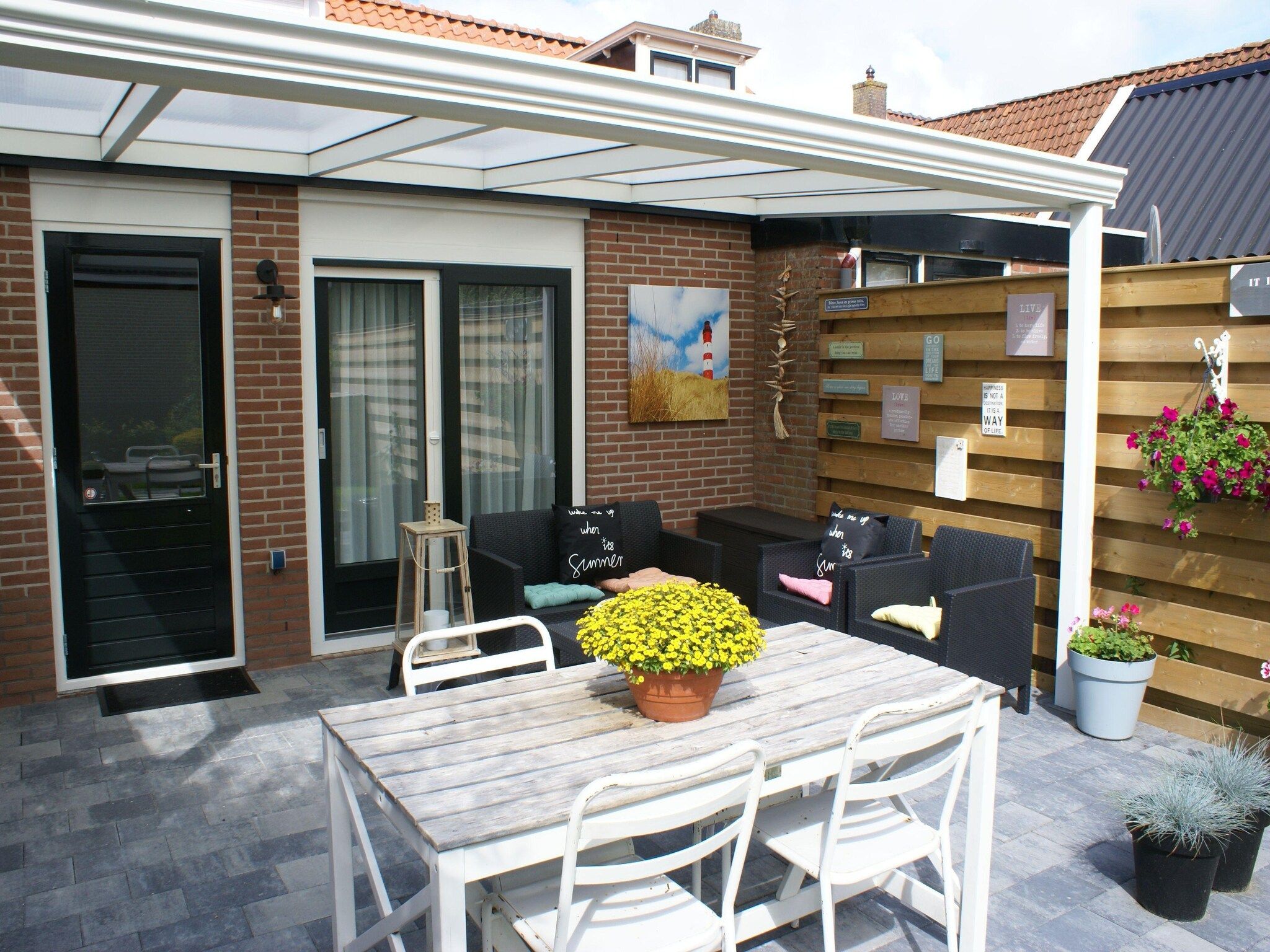 Het terras van Wad'n Leven en Geluk in Paesens