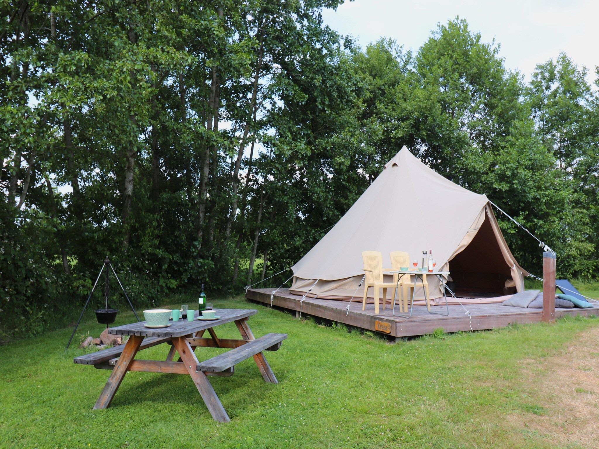 De tuin van Glamour tent 'Smuk' in Twijzel