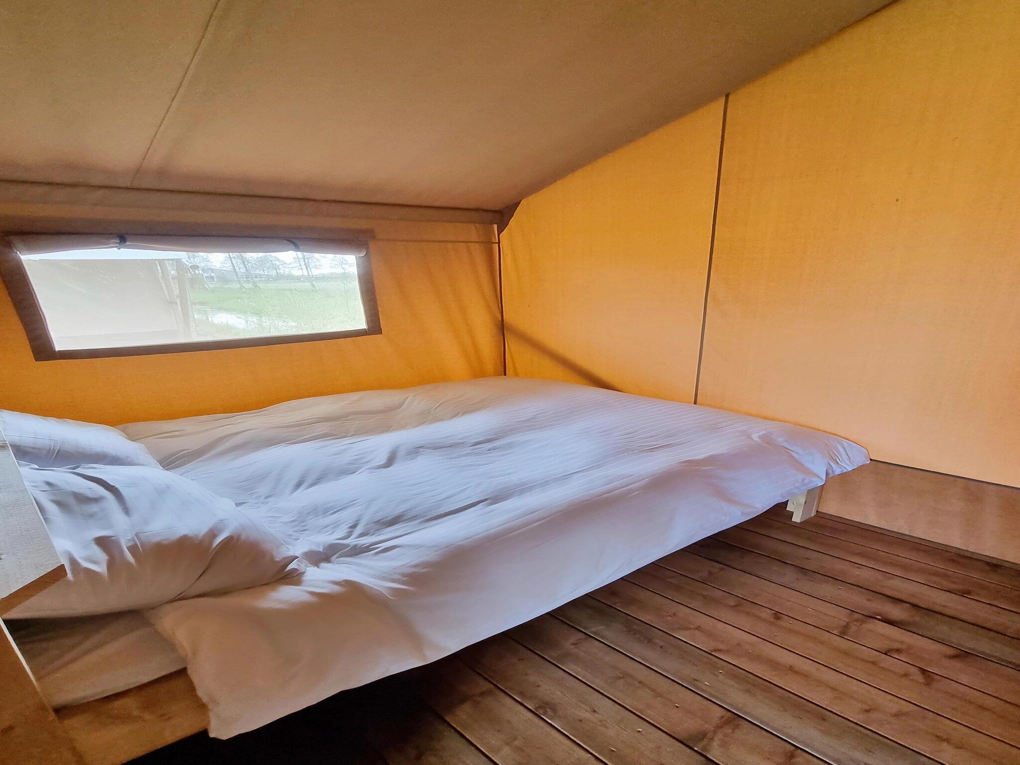 Een slaapkamer van Luxe glamping met badkamer 2 in De Veenhoop