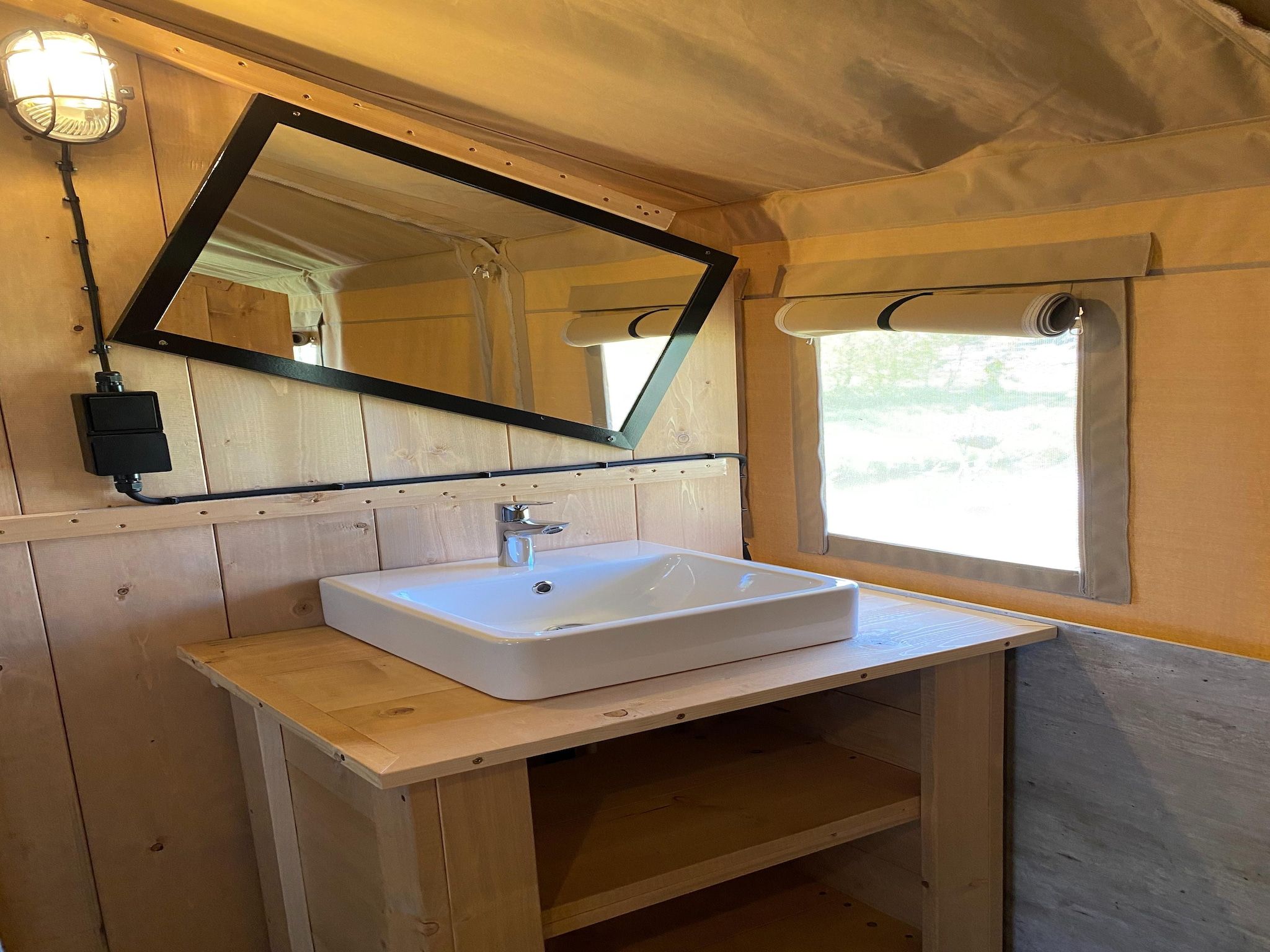 De badkamer van Luxe glamping met badkamer 3 in De Veenhoop