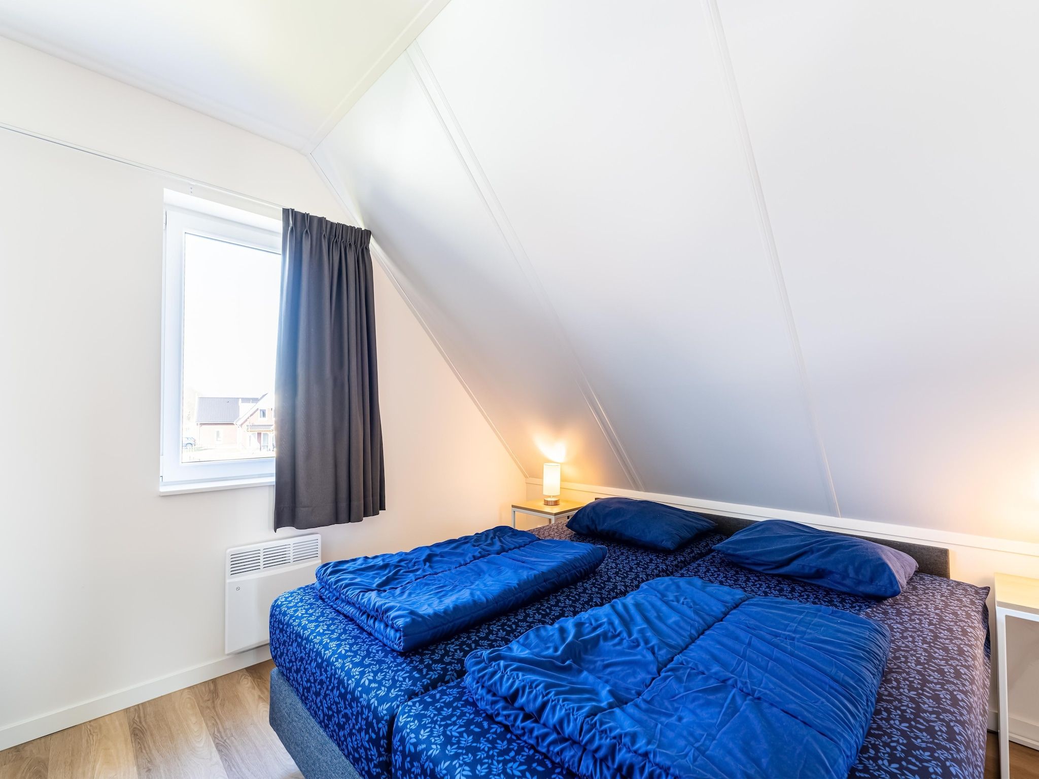 Een slaapkamer van Kuifduiker 138c in Simonshaven