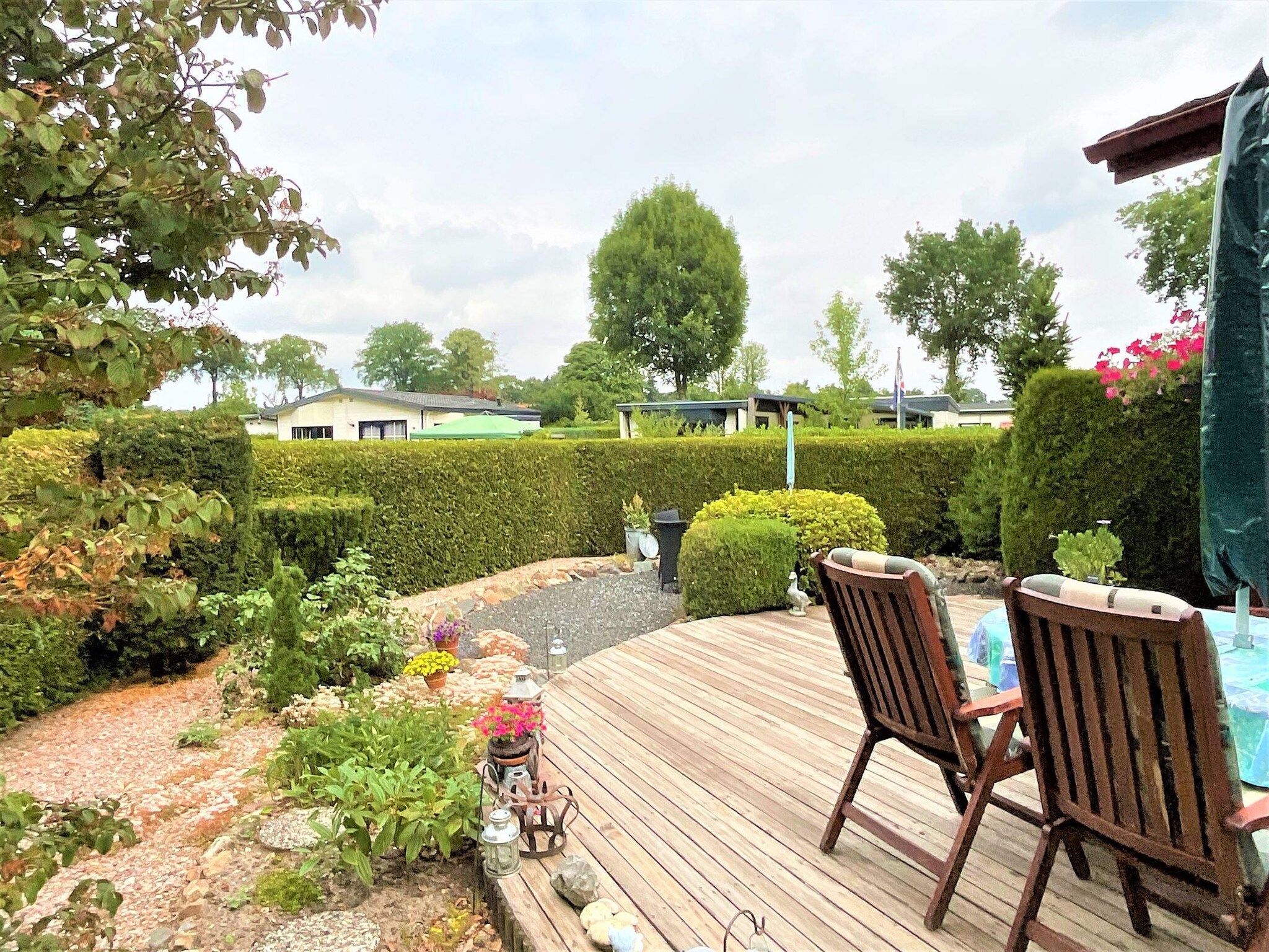 De tuin van Chalet Kieftveen Voorthuizen II 4 pax -817 in Voorthuizen