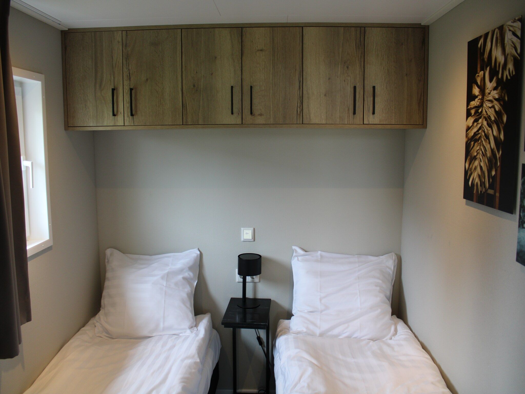 Een slaapkamer van Recreatiepark Rhederlaagse Meren 20 in Lathum