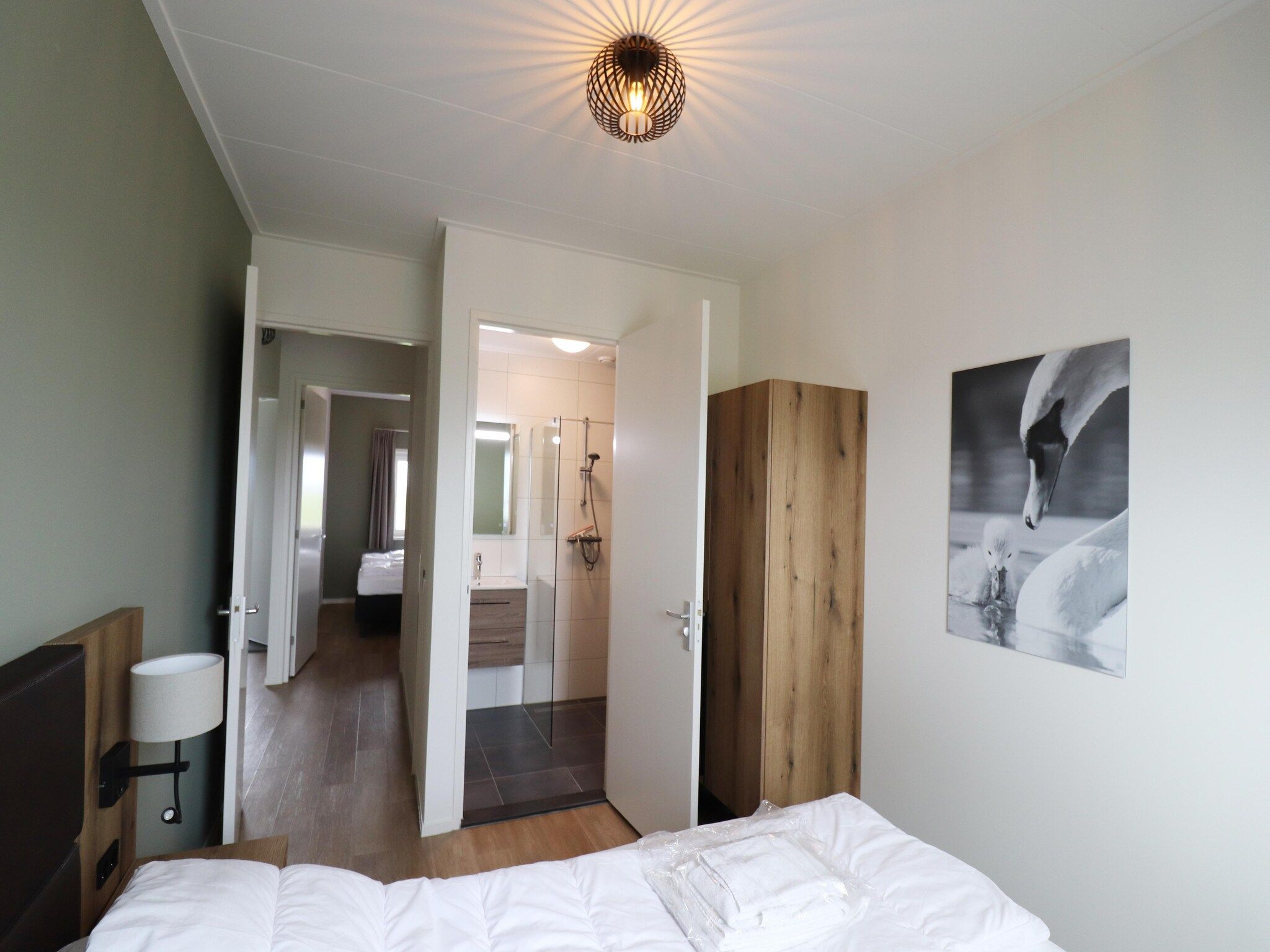 Een slaapkamer van Friese Villa - 6 persoons met sloep optioneel bij te boeken in Leons