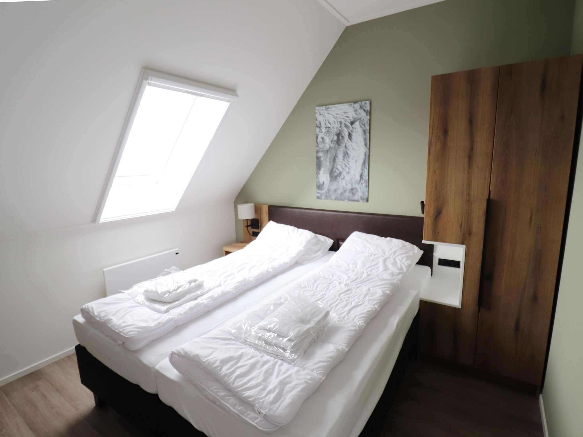 Een slaapkamer van Friese Villa 6 pers met sloep optioneel bij te boeken in Leons