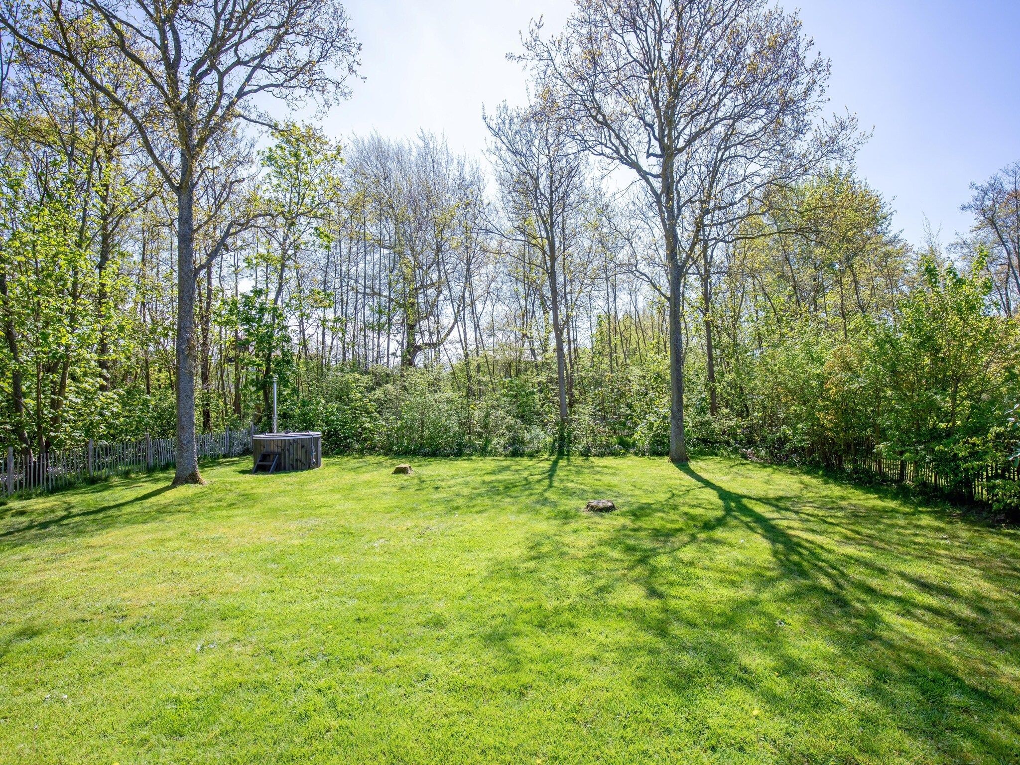 De tuin van De Parel 166 in Den Burg