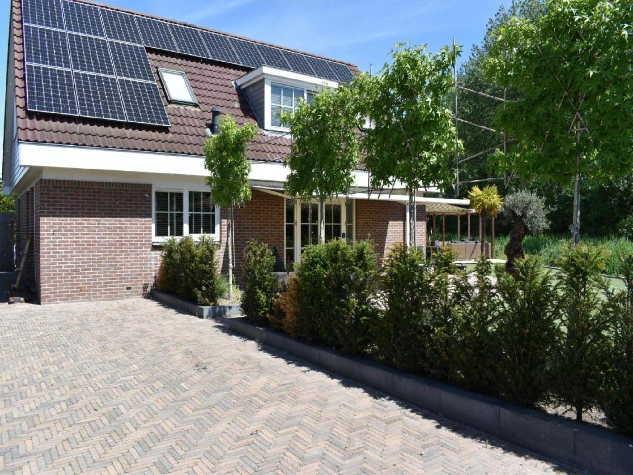 De buitenkant van Villa Bosrijk in Zeewolde
