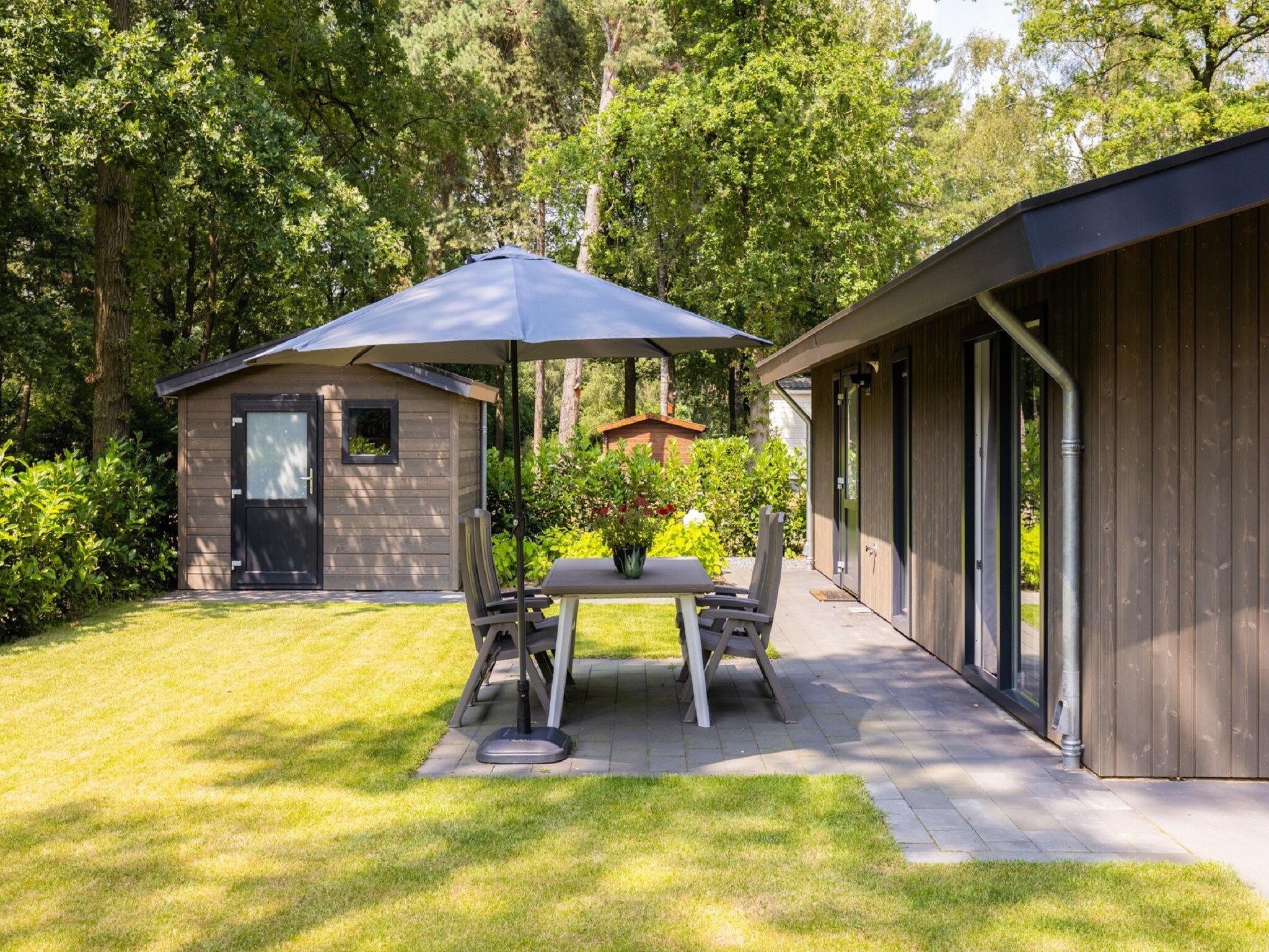 De tuin van Vakantiepark Latour 8 in Oirschot