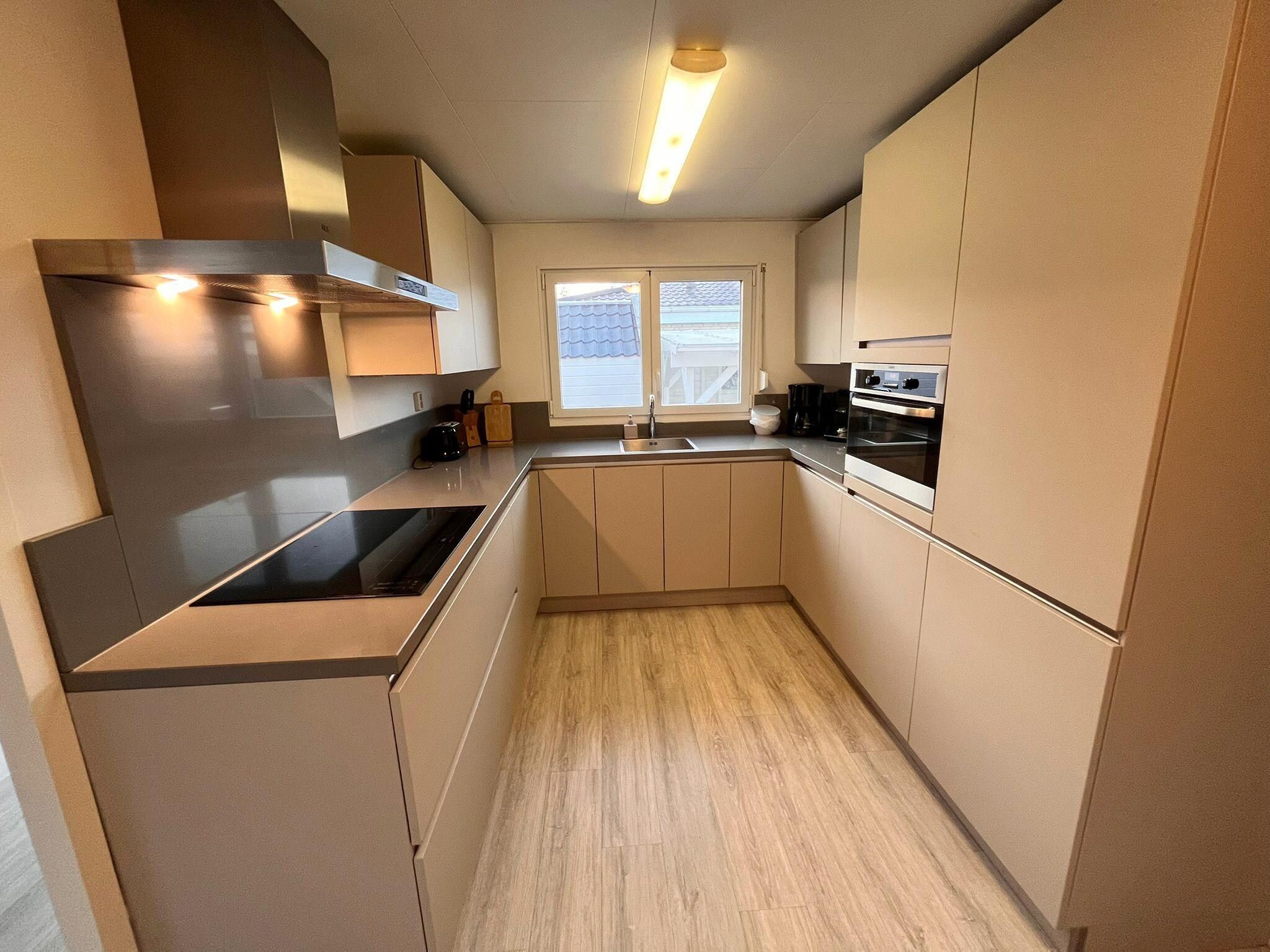 De keuken van Fijne bungalow in Makkum in Friesland